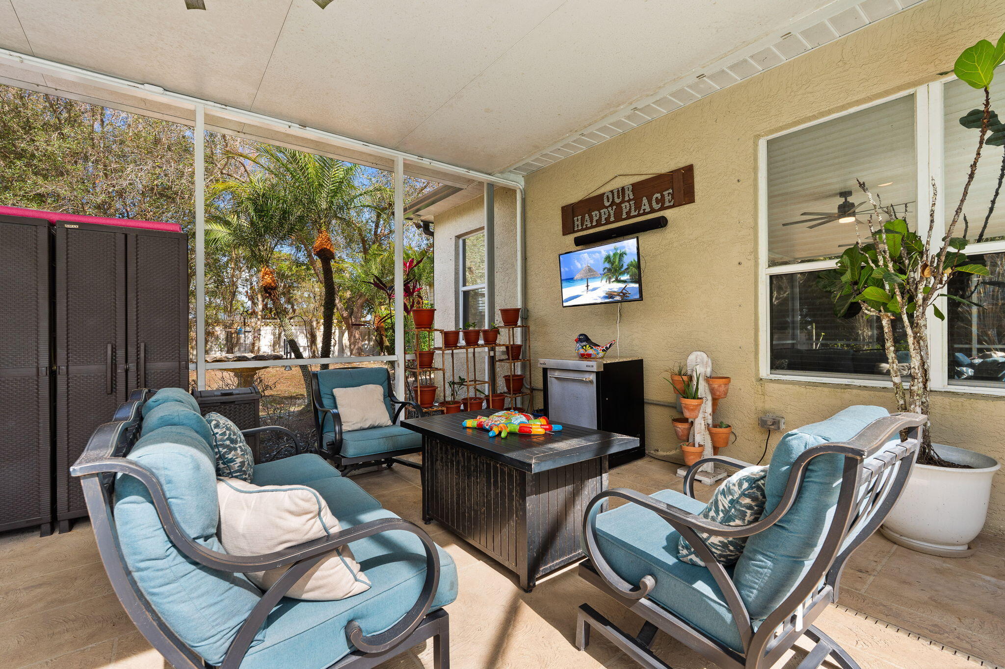 PALM LAKE GARDENS - Residential