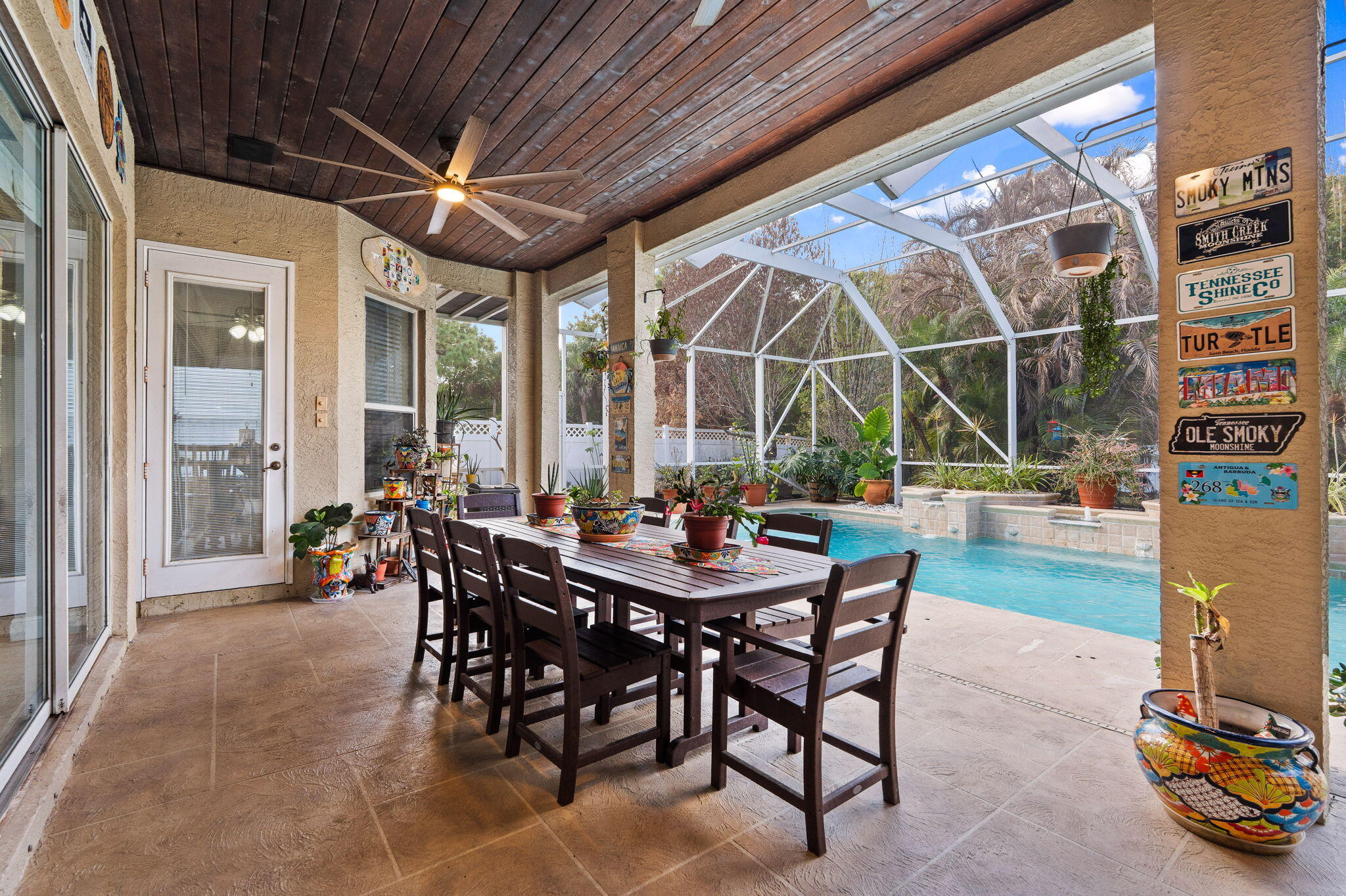 PALM LAKE GARDENS - Residential