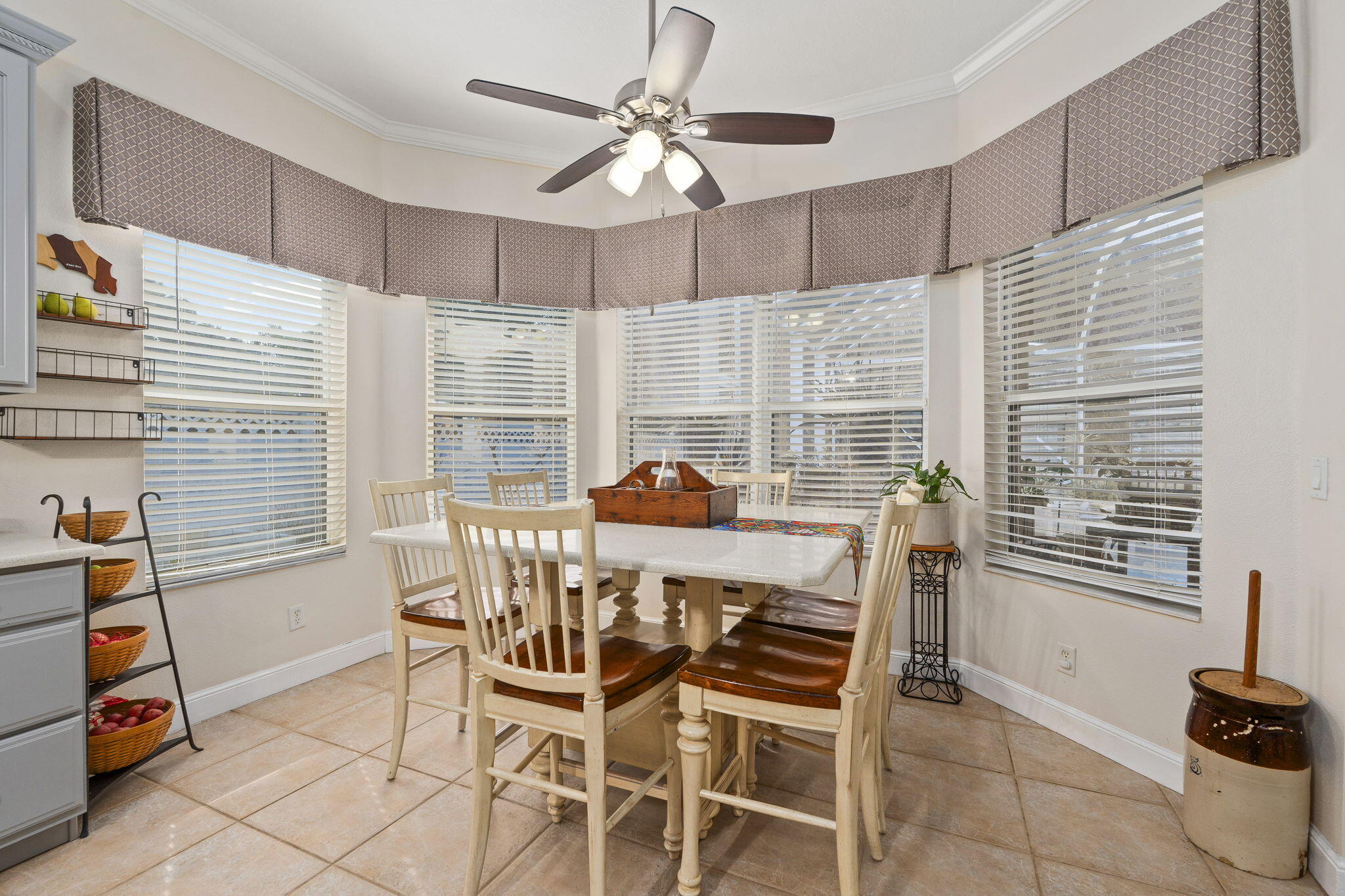 PALM LAKE GARDENS - Residential