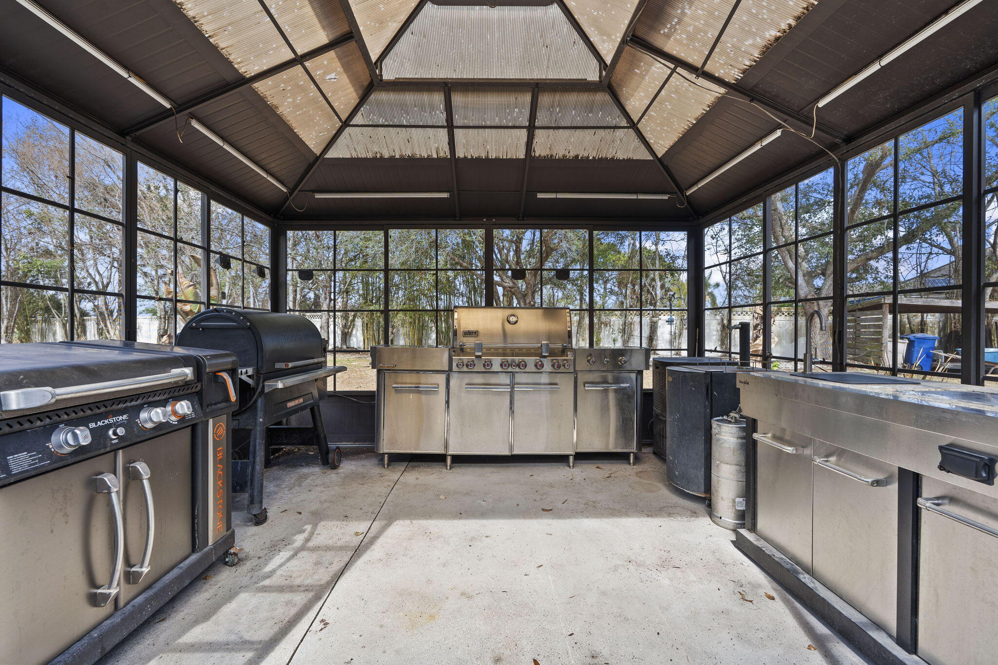 PALM LAKE GARDENS - Residential