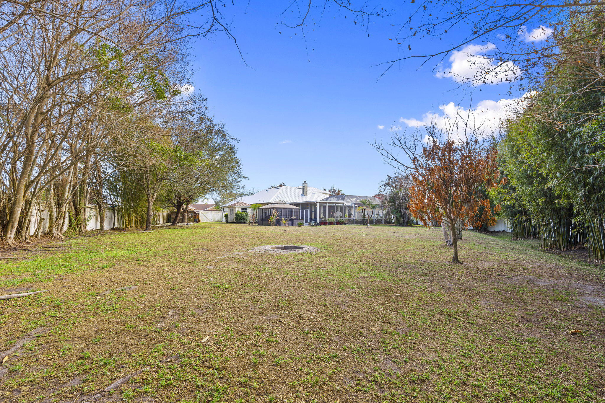 PALM LAKE GARDENS - Residential