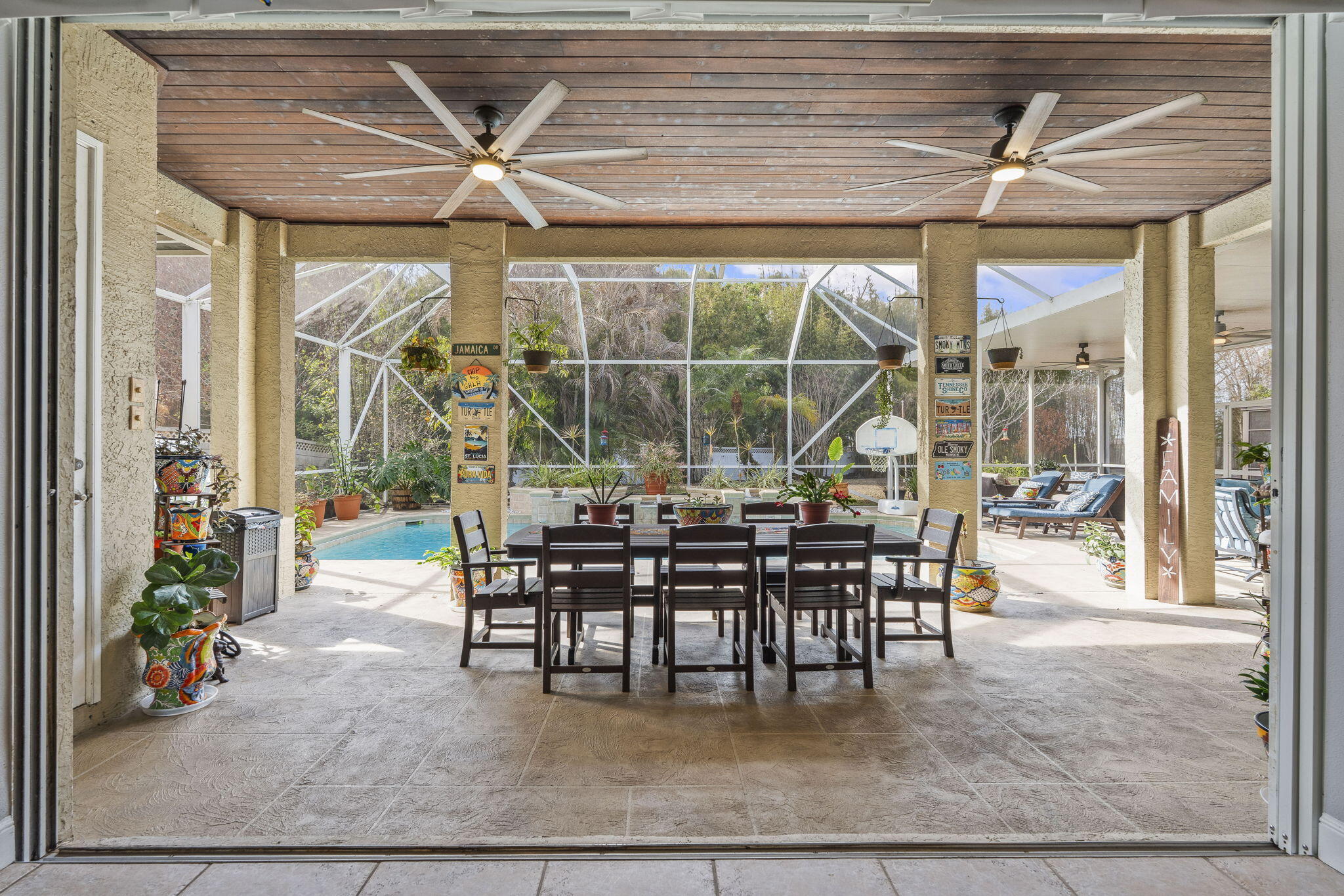 PALM LAKE GARDENS - Residential