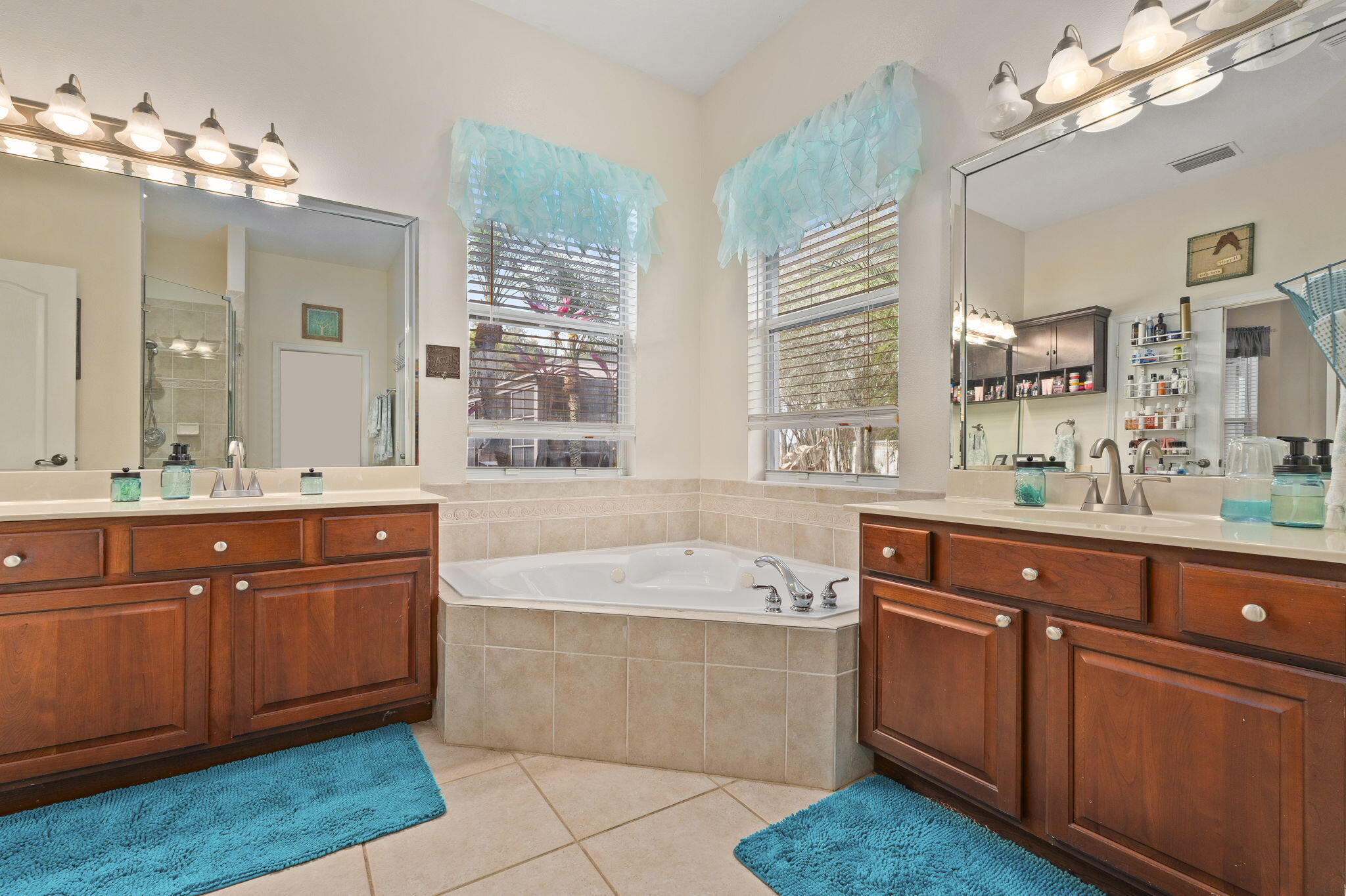 PALM LAKE GARDENS - Residential