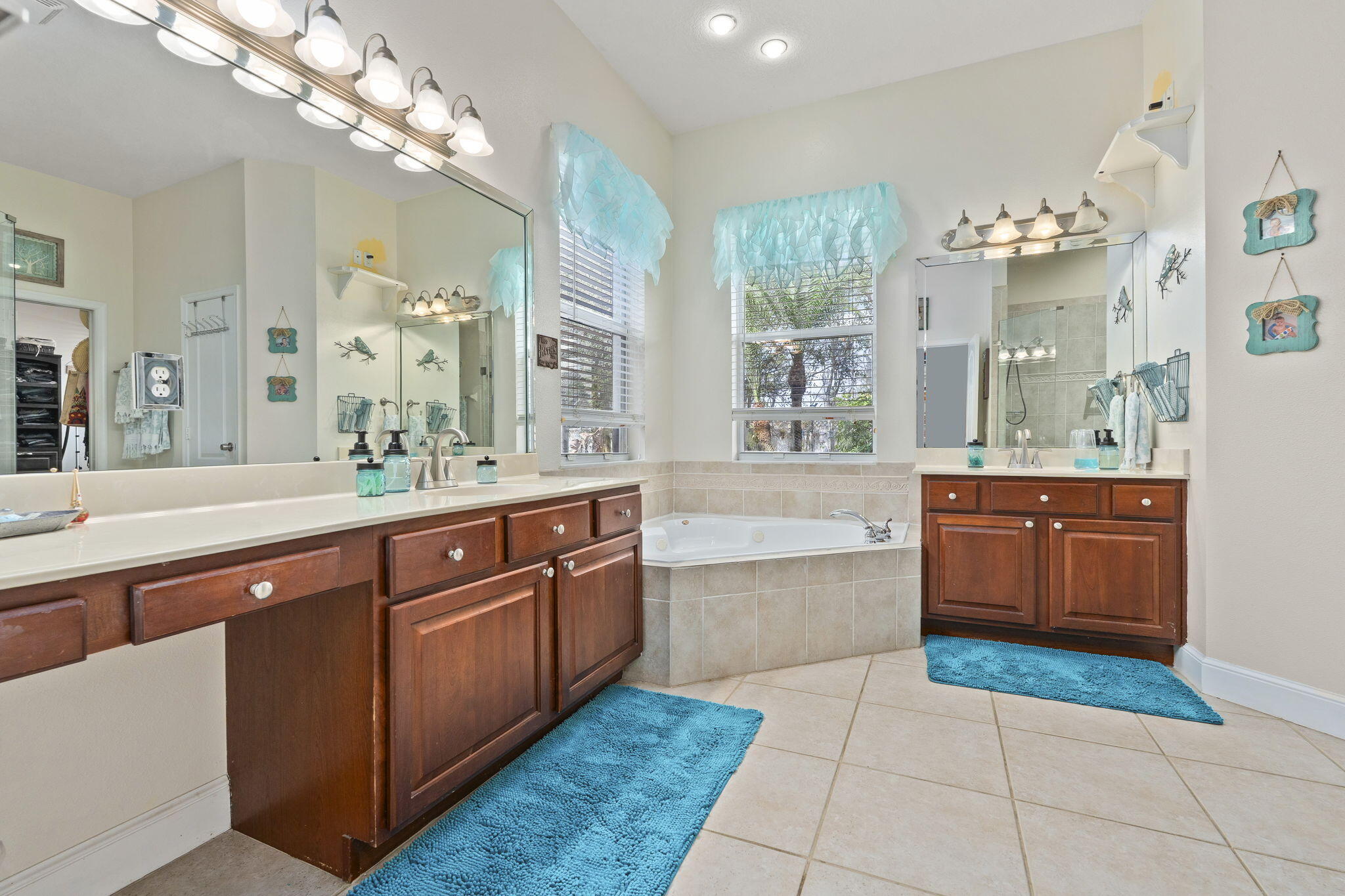 PALM LAKE GARDENS - Residential