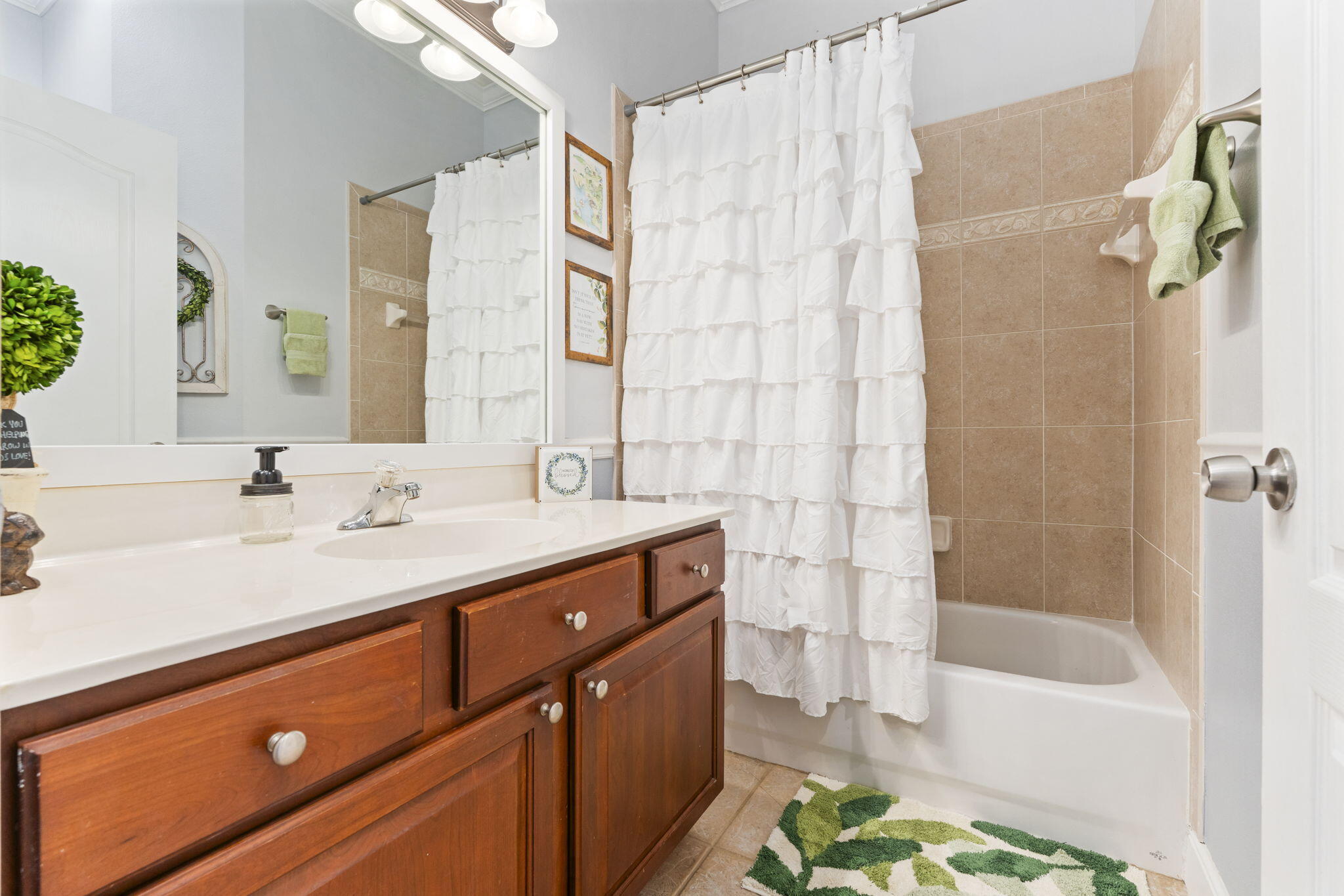 PALM LAKE GARDENS - Residential