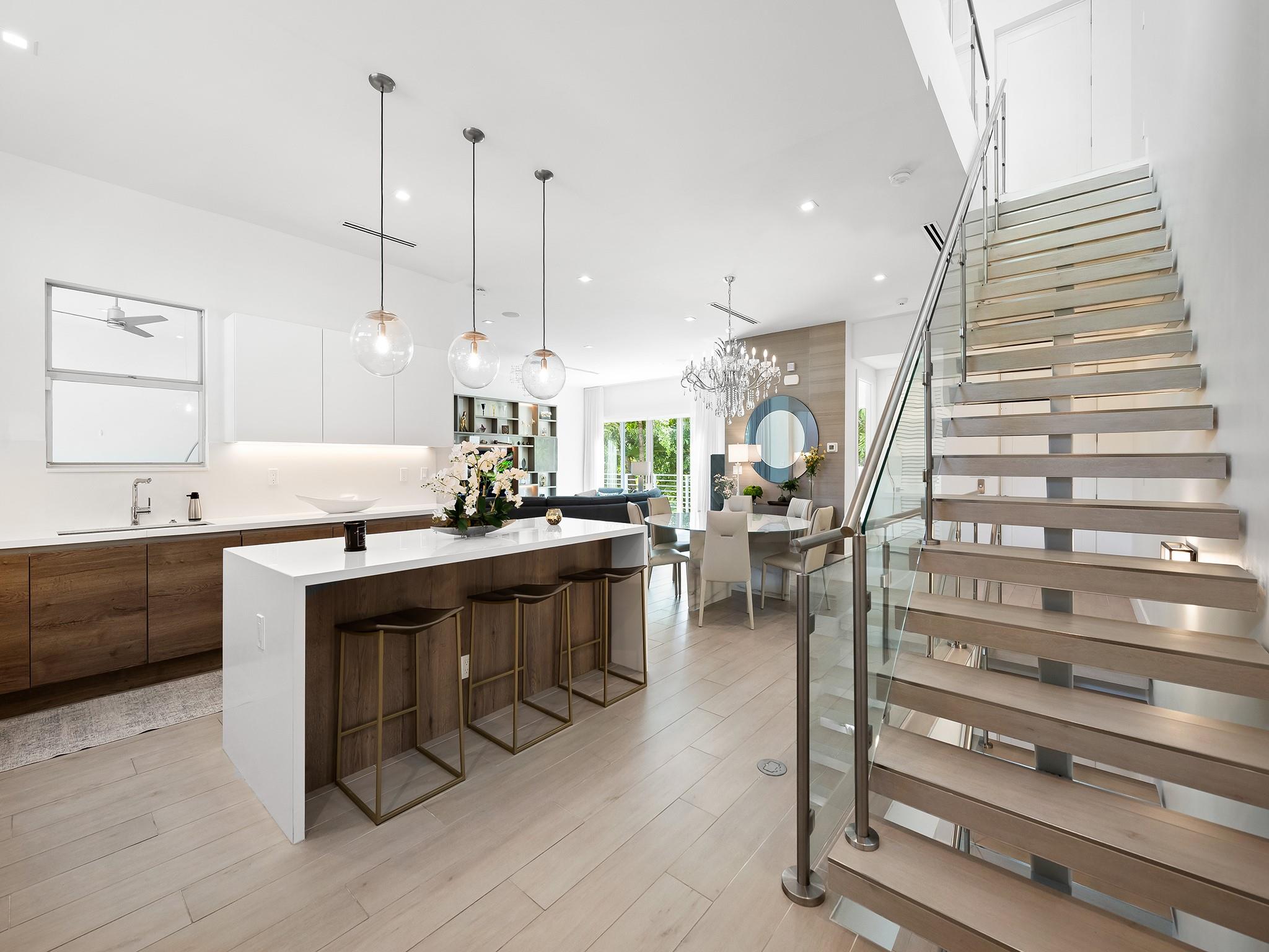 12 SE 10th Ave