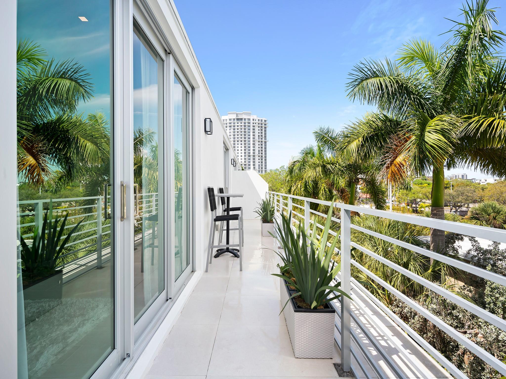 12 SE 10th Ave