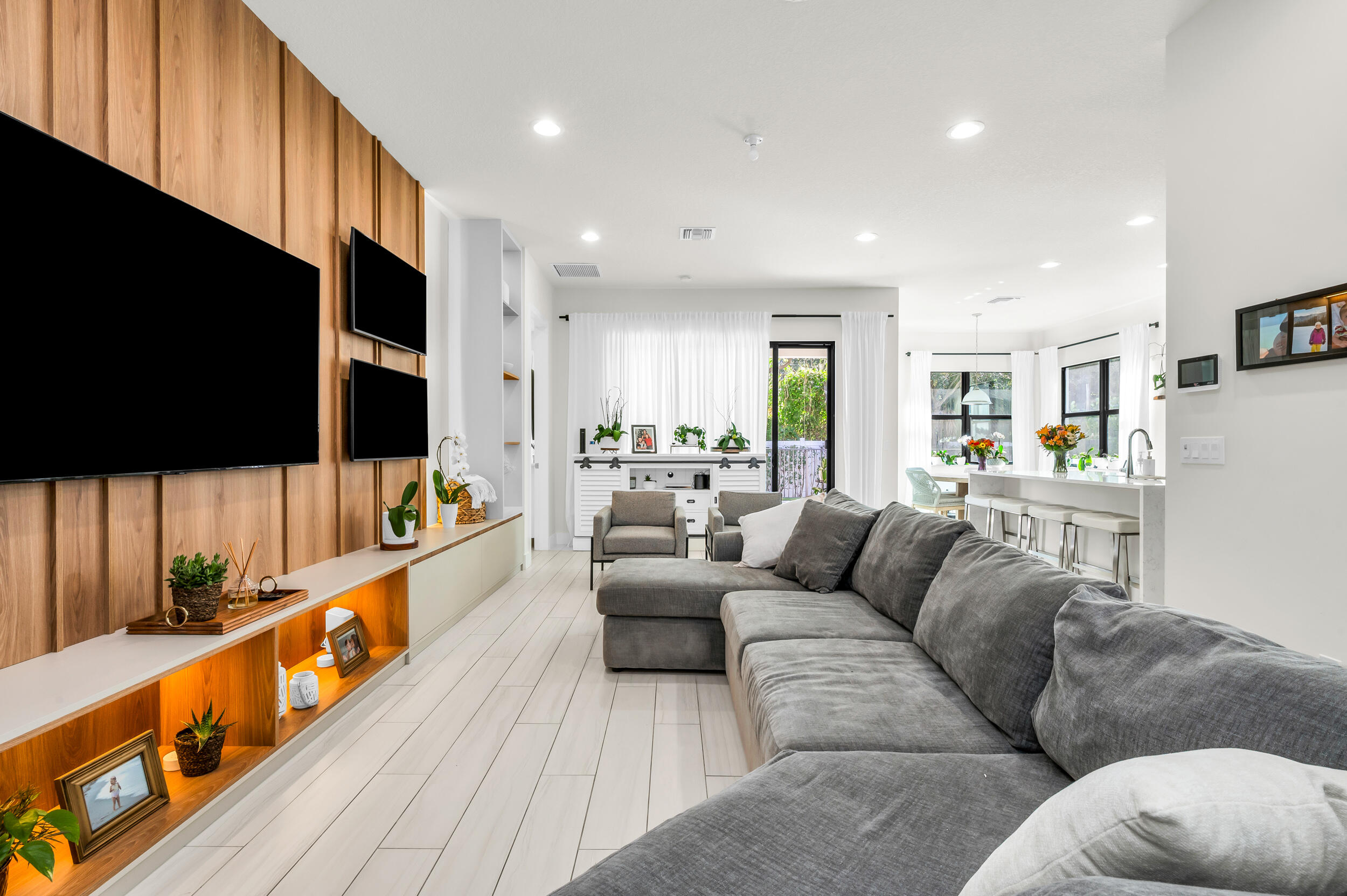 7284 Estero Drive, Lake Worth, FL, 33463/$799,000 4 7284 Estero Drive