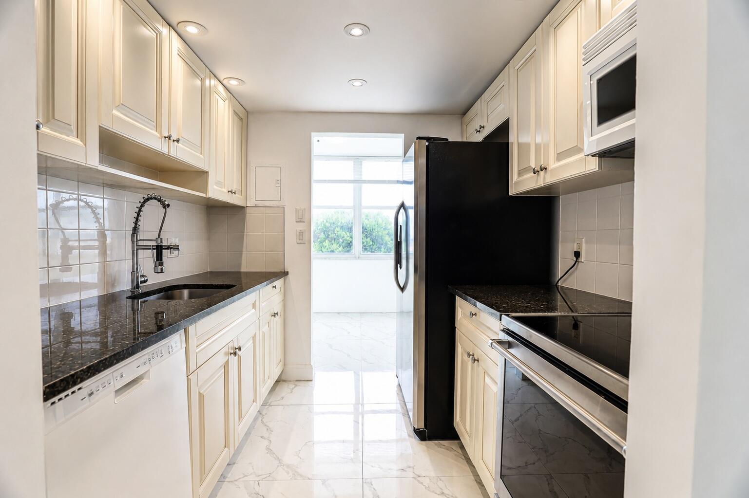 POMPANO BEACH CLUB NORTH CONDO - Residential