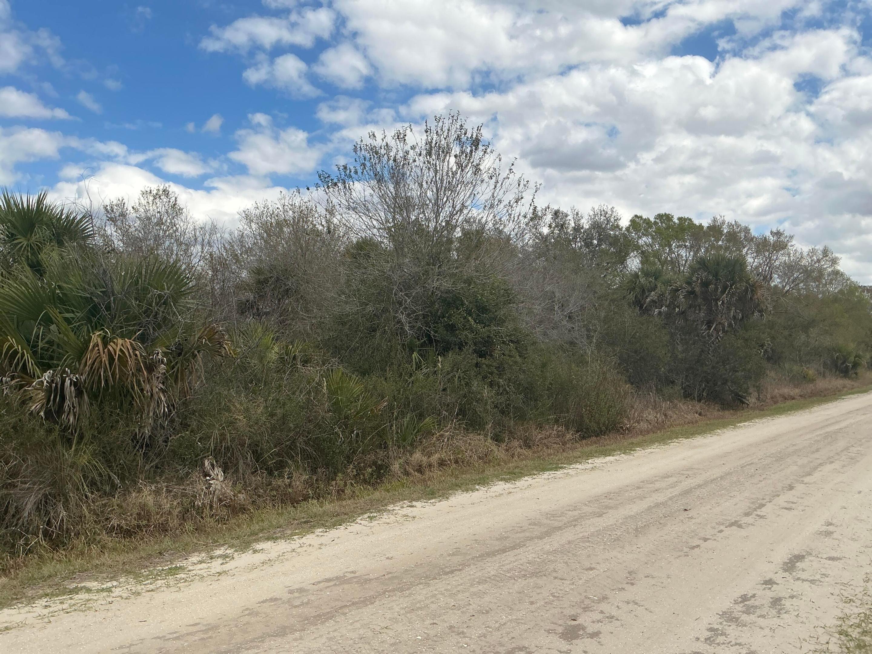 LOT P OF TRACT 8 EAST 1/2 OF THE EAST 1/2 OF THE S - Land