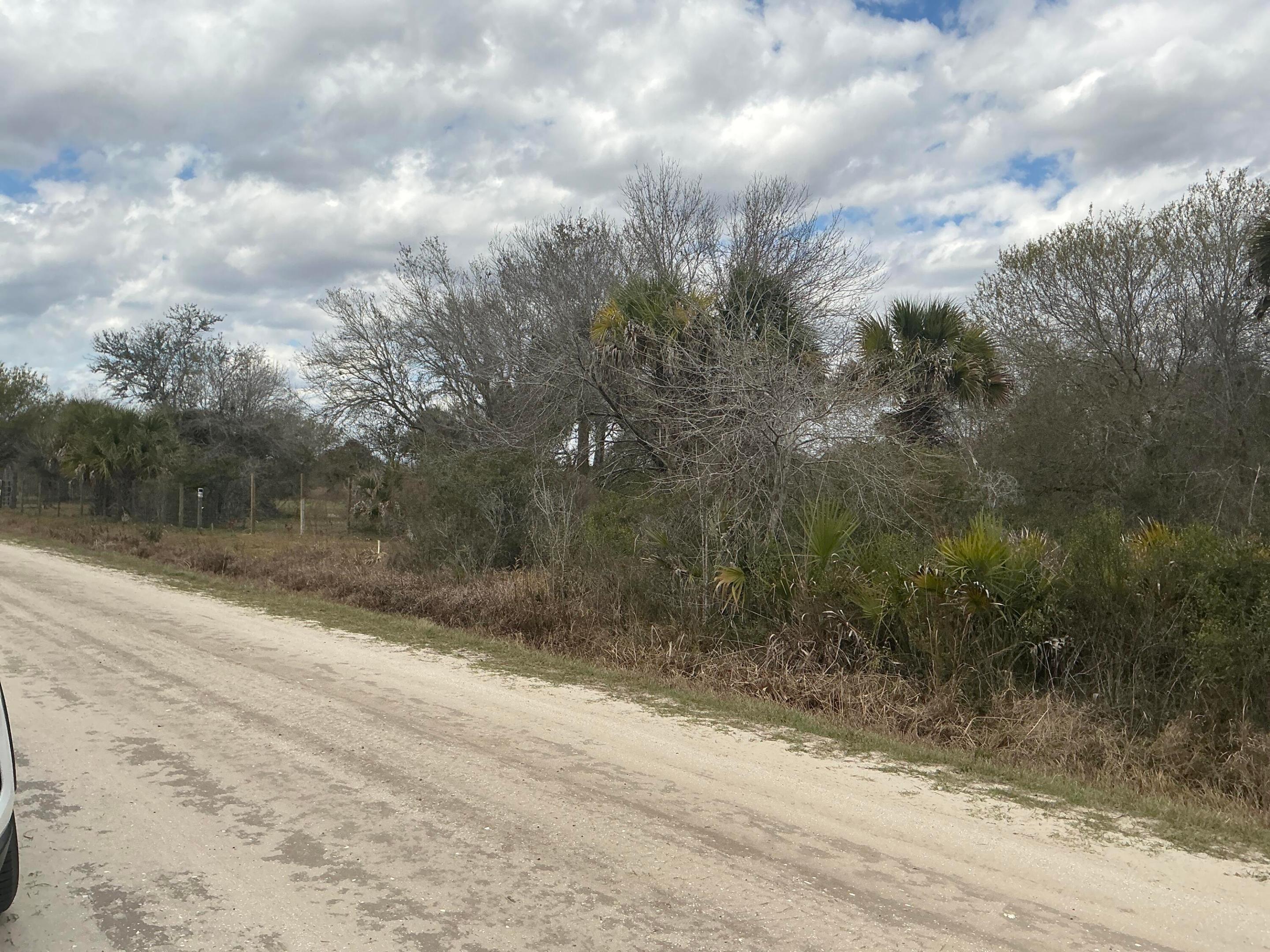 LOT P OF TRACT 8 EAST 1/2 OF THE EAST 1/2 OF THE S - Land