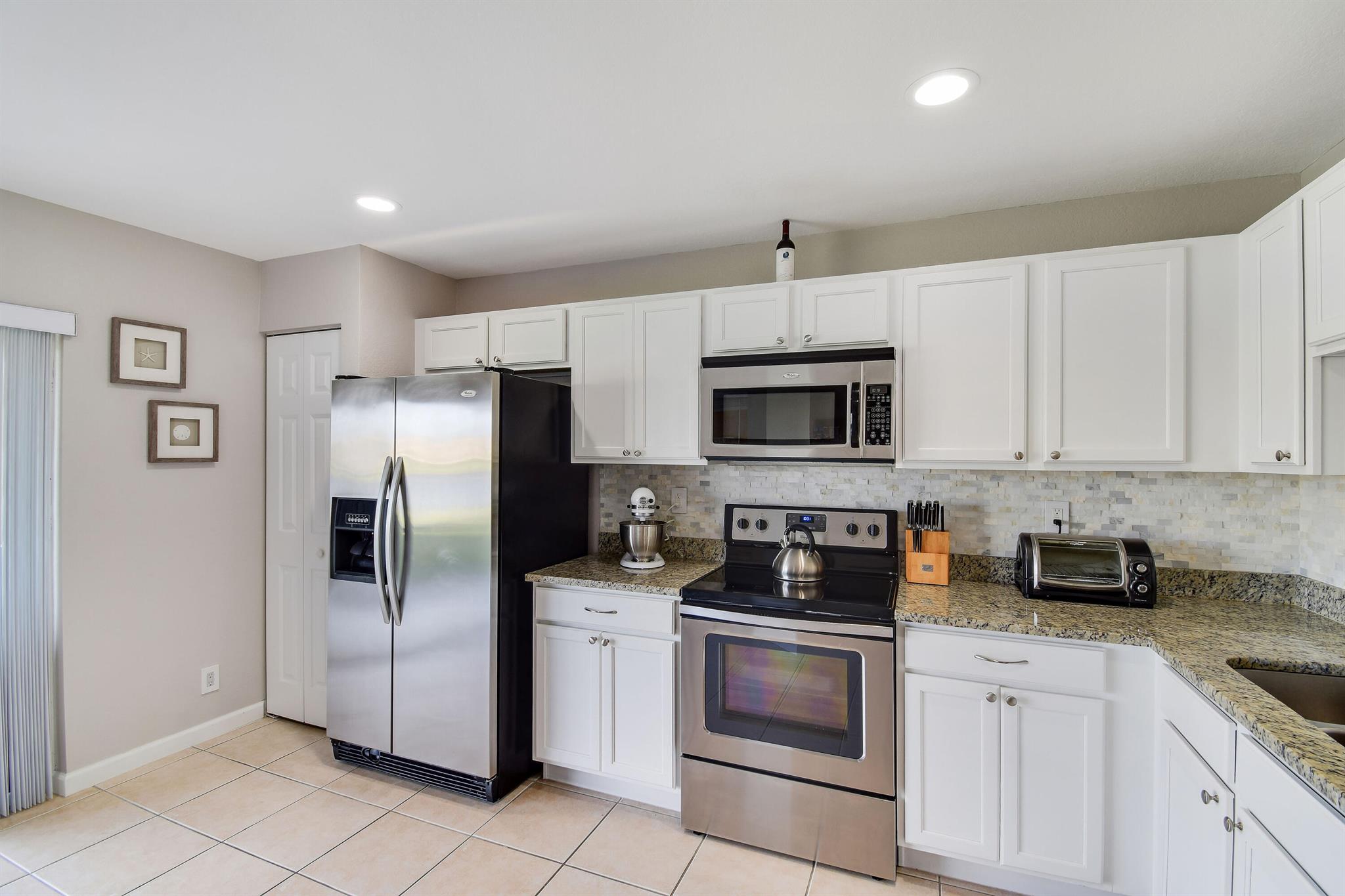 RENAISSANCE SEC 4 2 - Residential Lease