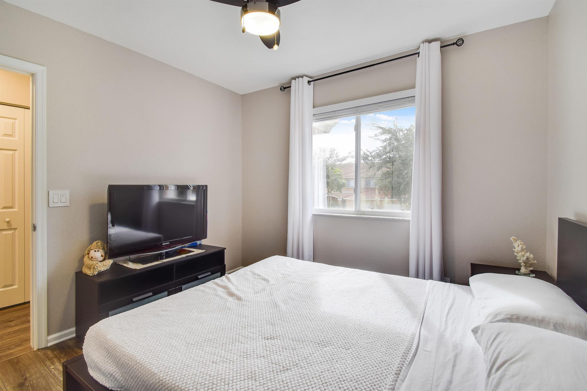 RENAISSANCE SEC 4 2 - Residential Lease