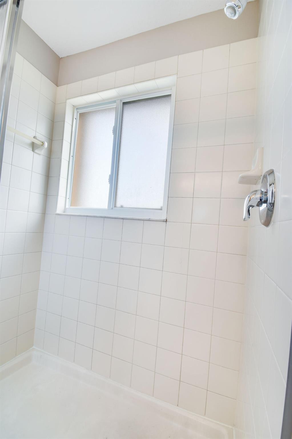 RENAISSANCE SEC 4 2 - Residential Lease