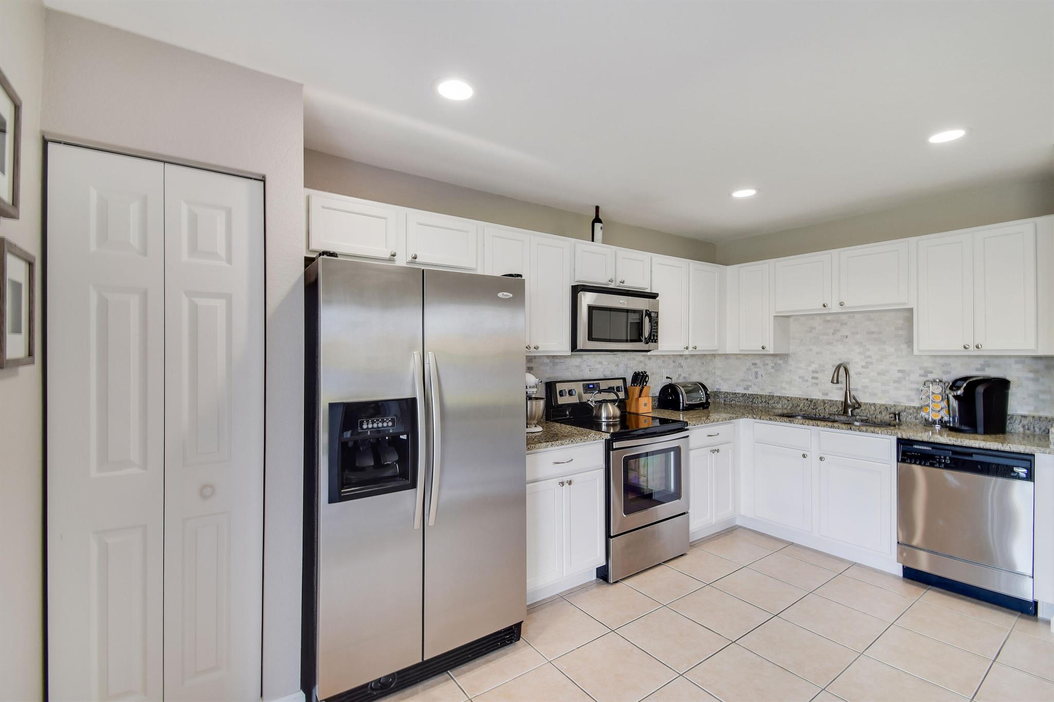 RENAISSANCE SEC 4 2 - Residential Lease