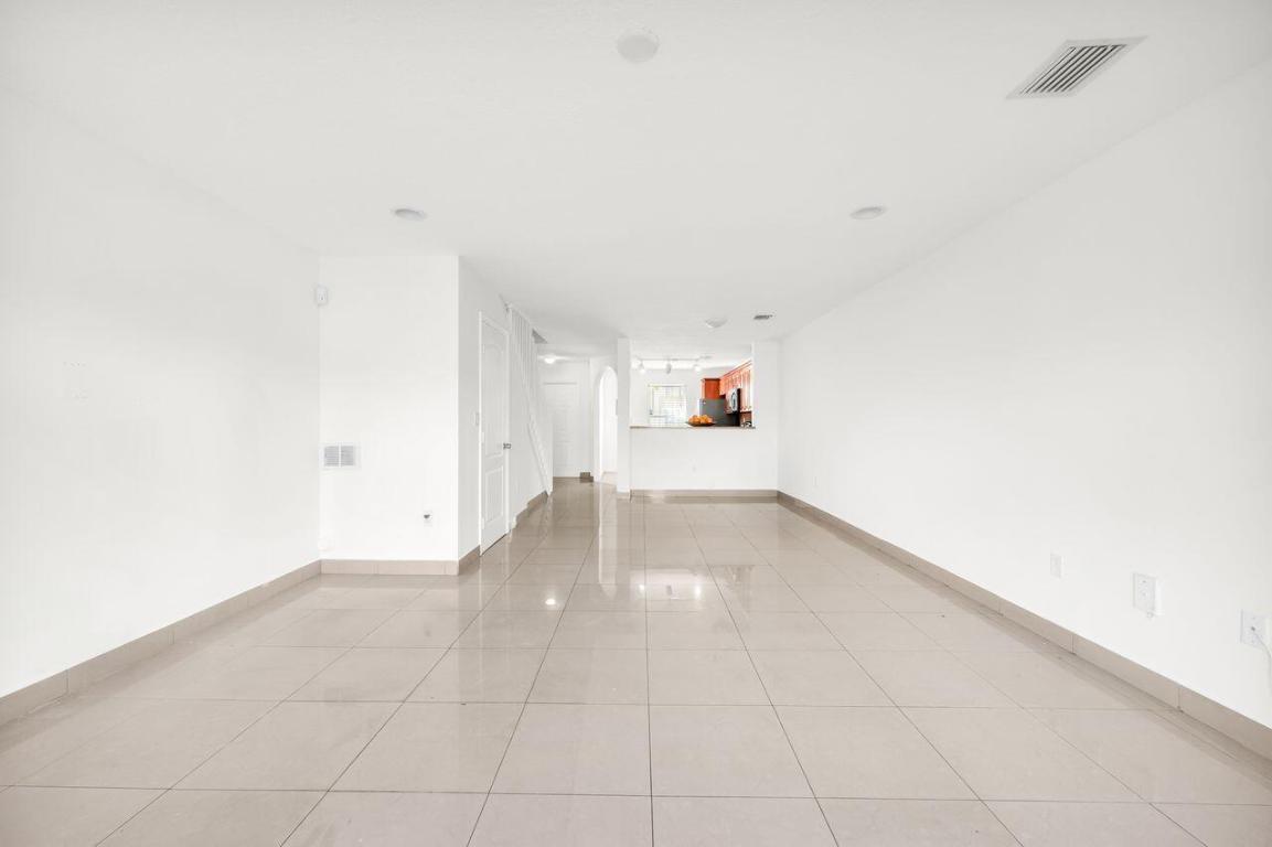 MELROSE POINT CONDO - Residential Lease