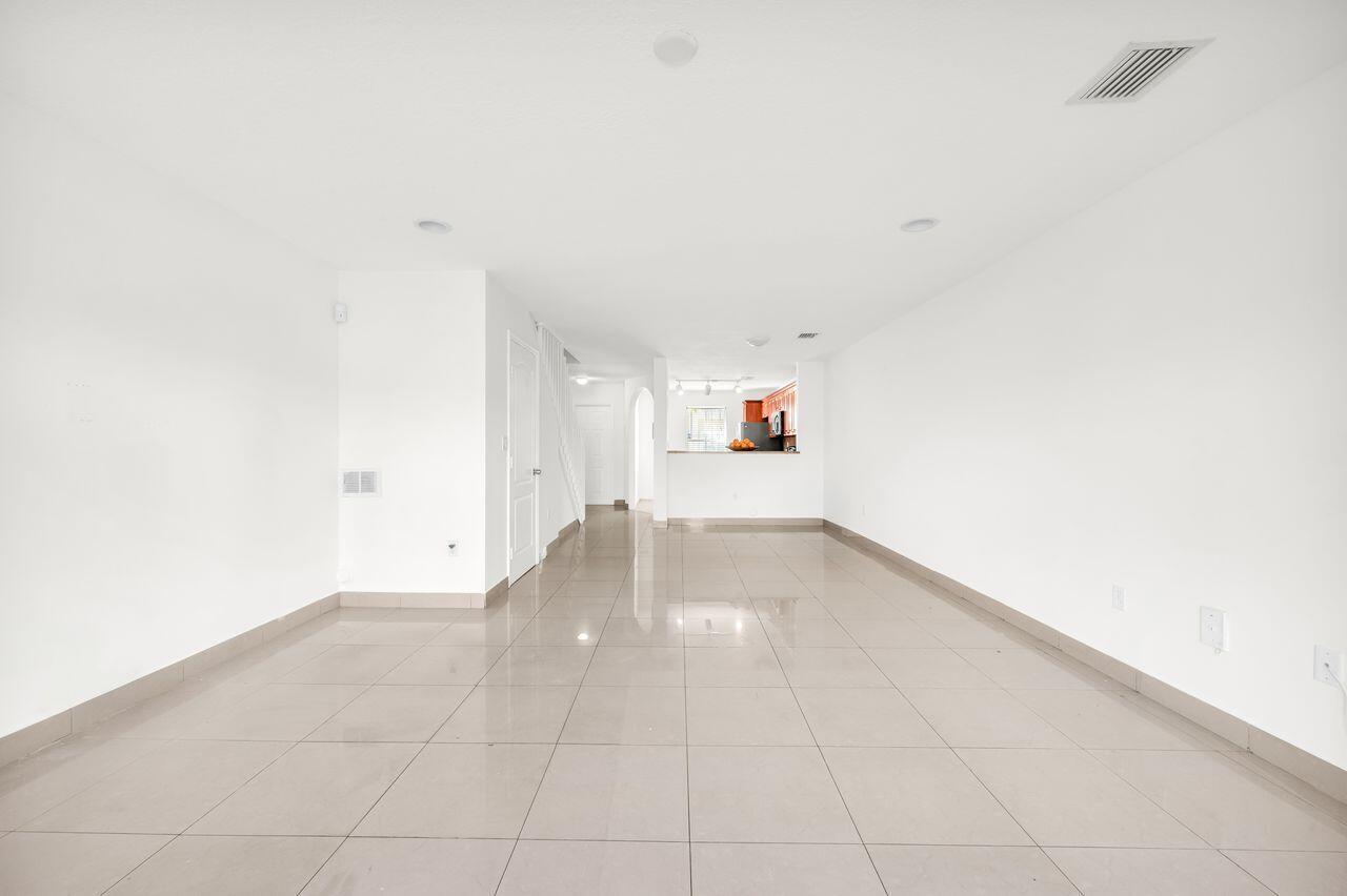 MELROSE POINT CONDO - Residential Lease