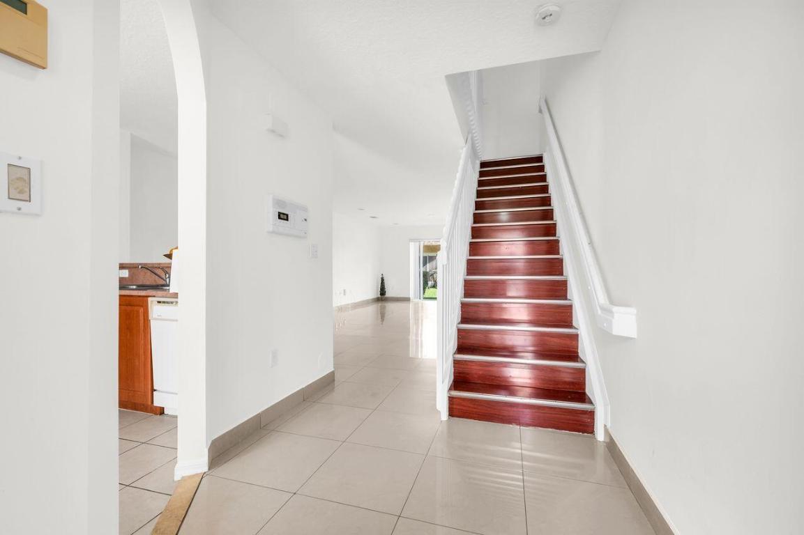 MELROSE POINT CONDO - Residential Lease