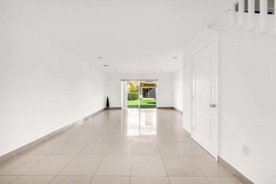 MELROSE POINT CONDO - Residential Lease