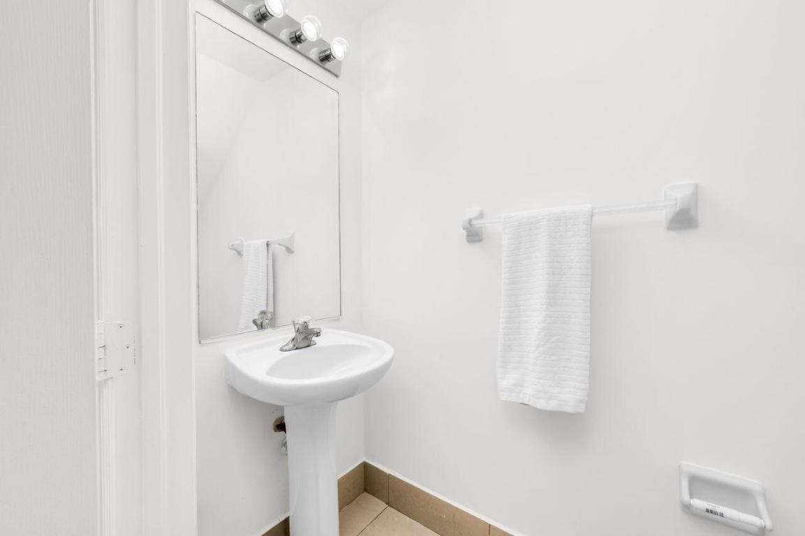 MELROSE POINT CONDO - Residential Lease