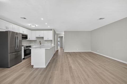 42 Easthampton B West Palm Beach FL 33417