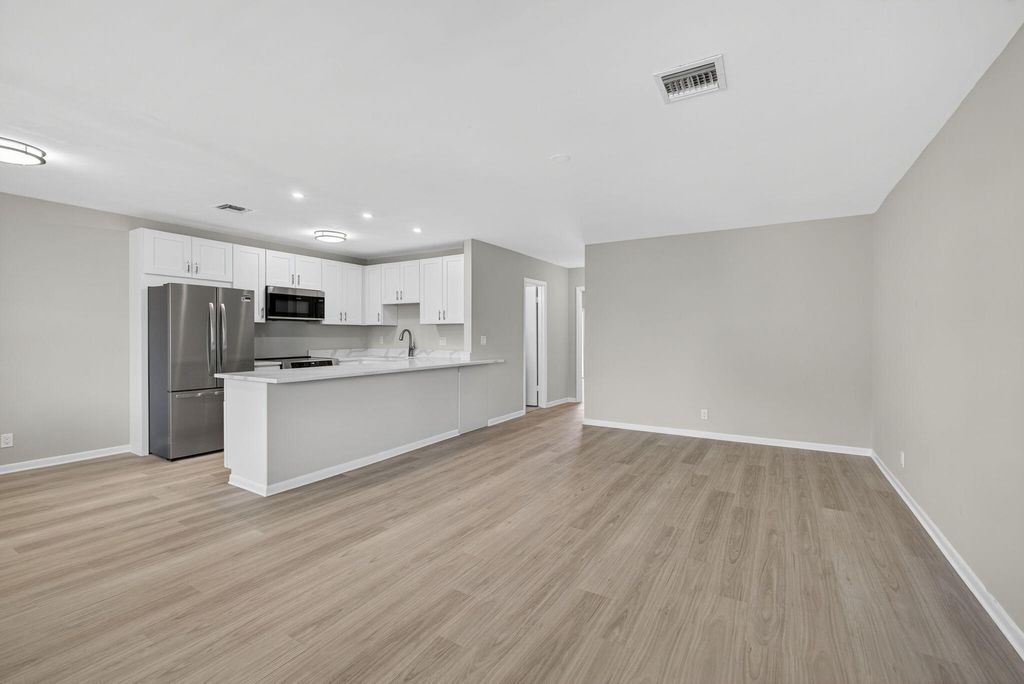 Photo of 42 Easthampton B, West Palm Beach, FL 33417 (MLS # R11118990)