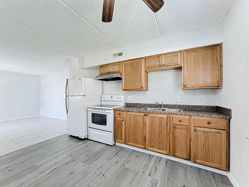 PALM GARDENS CONDO CB 3 PGS 9-11 BLDG 694 - Residential Income