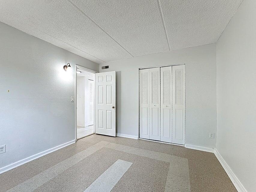 PALM GARDENS CONDO CB 3 PGS 9-11 BLDG 694 - Residential Income