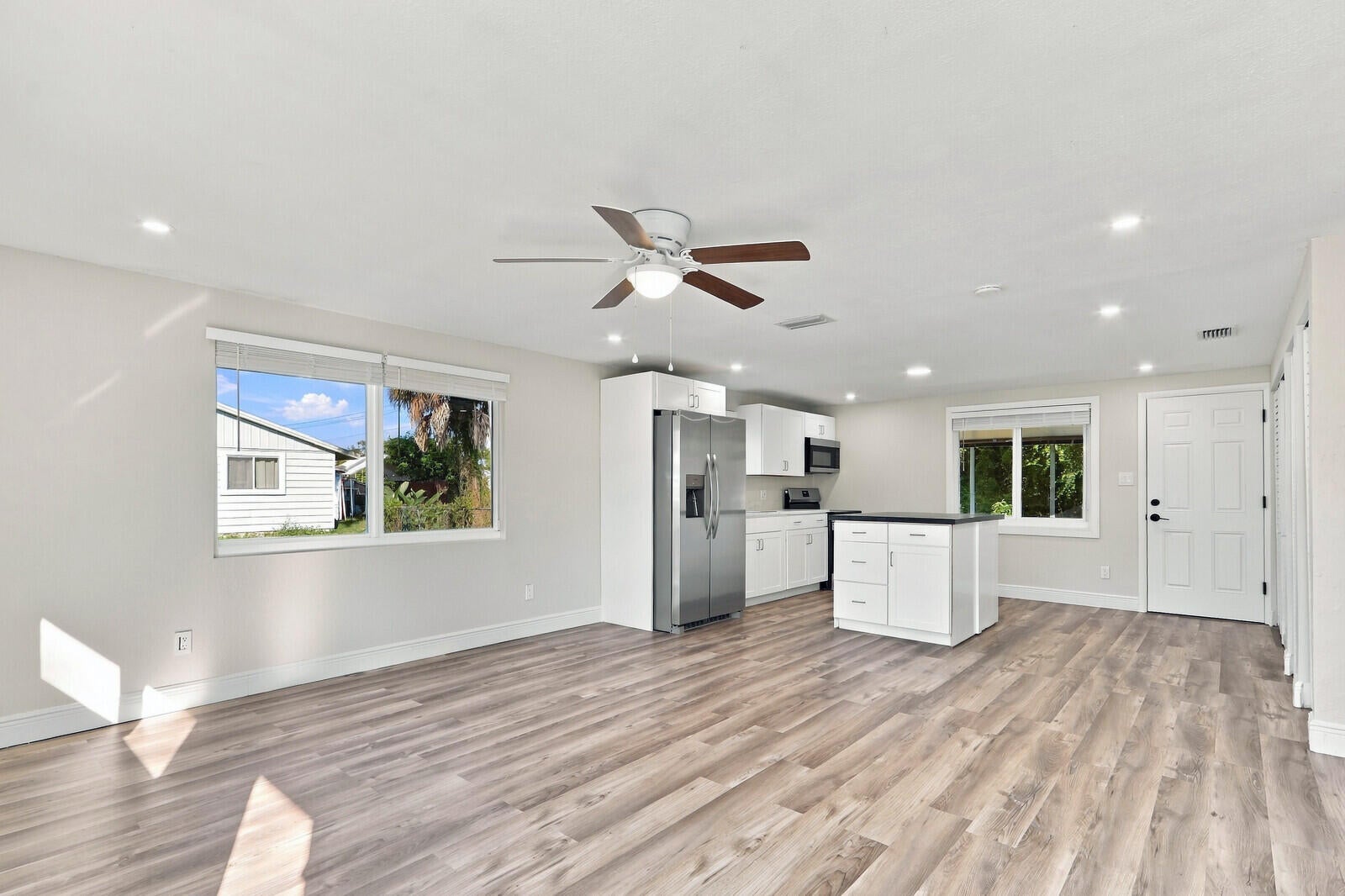 6904 PENNY Lane