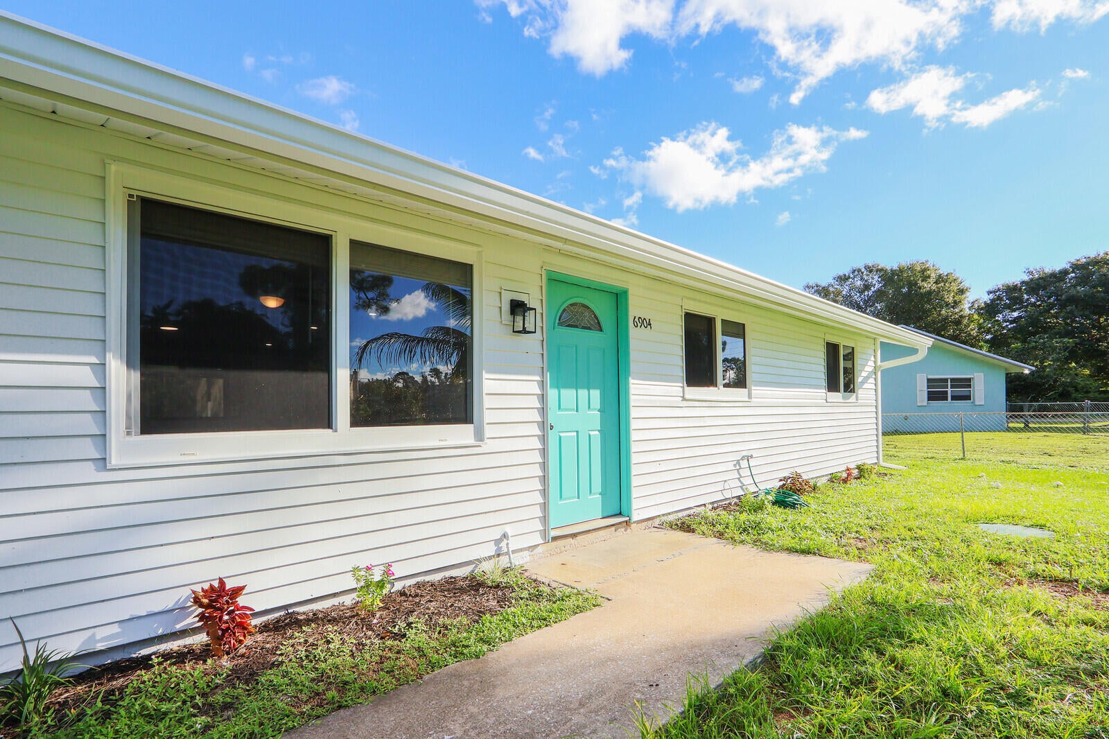 6904 PENNY Lane