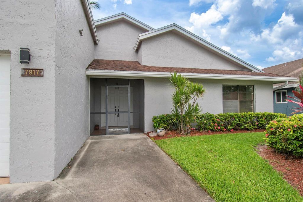 Photo of 7917 Chula Vista Crescent, Boca Raton, FL 33433 (MLS # R11107674)