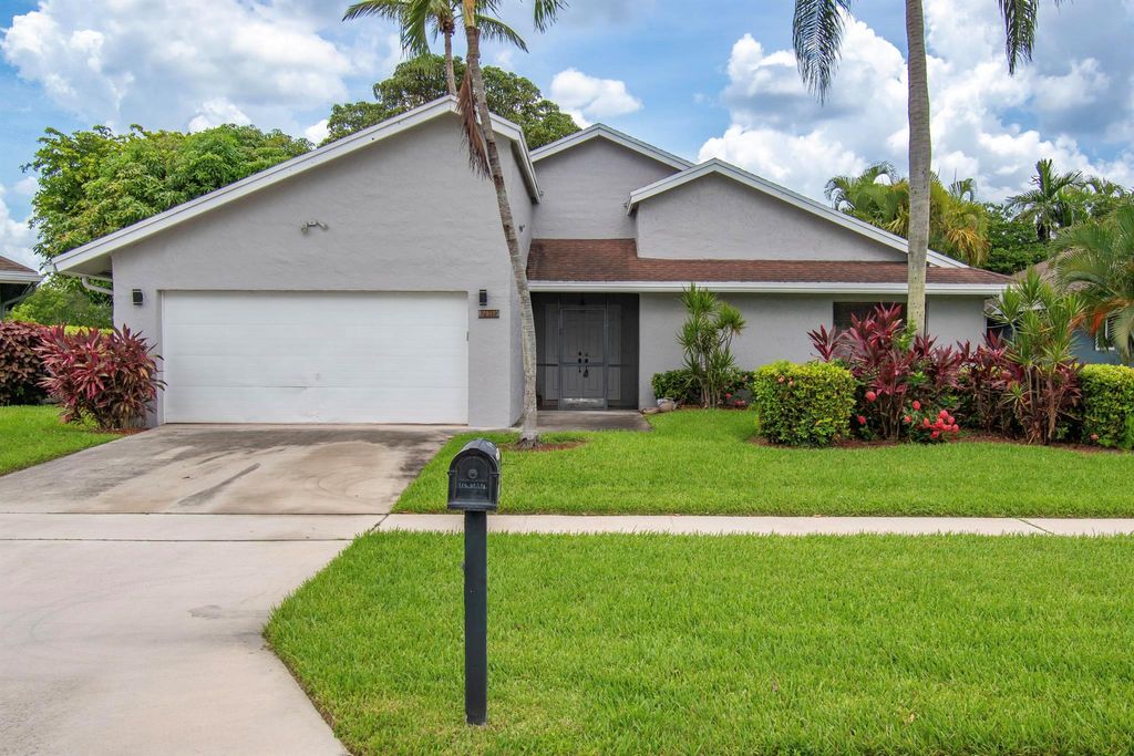 Photo of 7917 Chula Vista Crescent, Boca Raton, FL 33433 (MLS # R11107674)