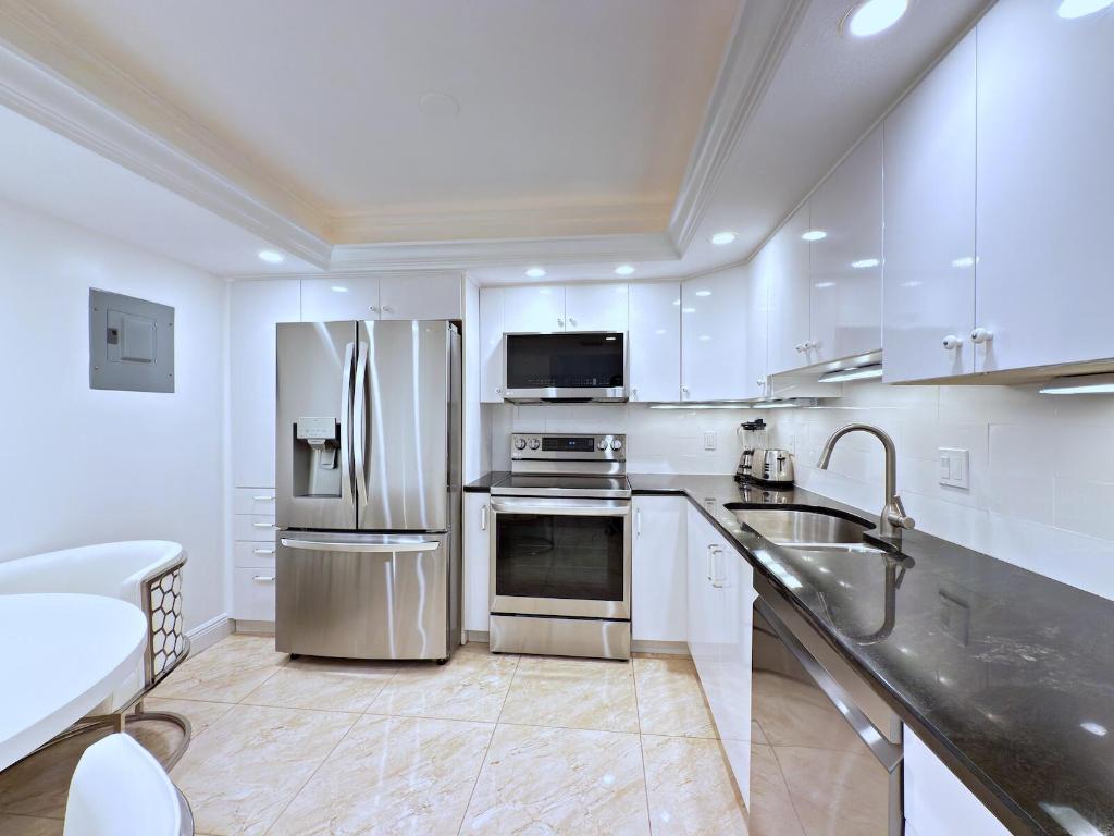 BARCLAY CONDO - Residential Lease