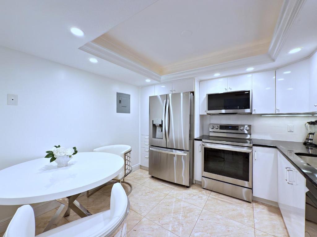 BARCLAY CONDO - Residential Lease