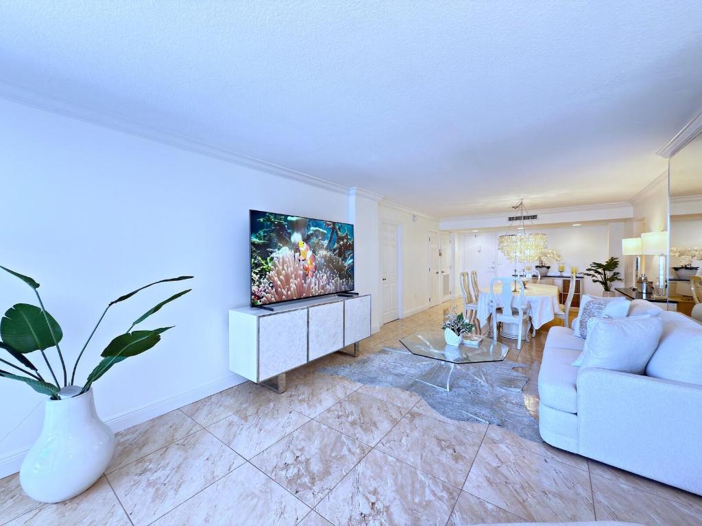 BARCLAY CONDO - Residential Lease