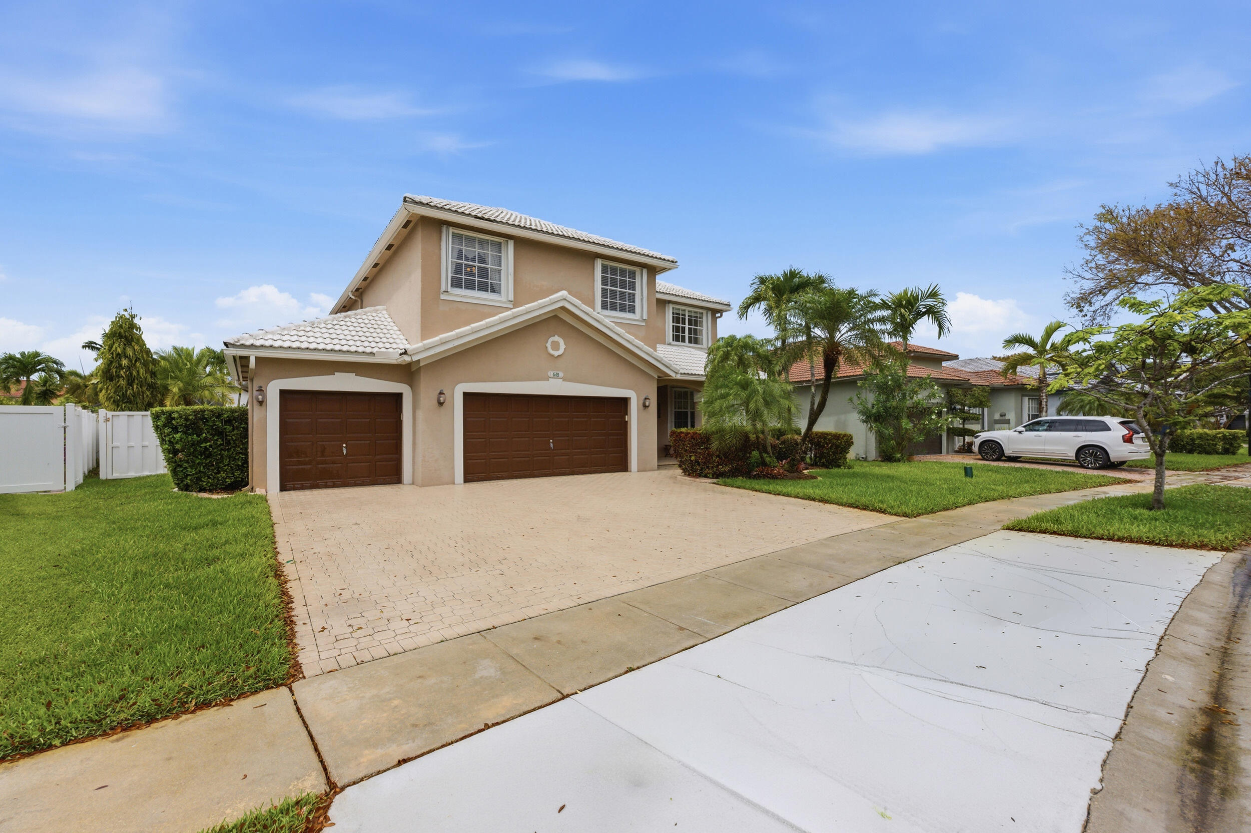 PEMBROKE SHORES - Residential
