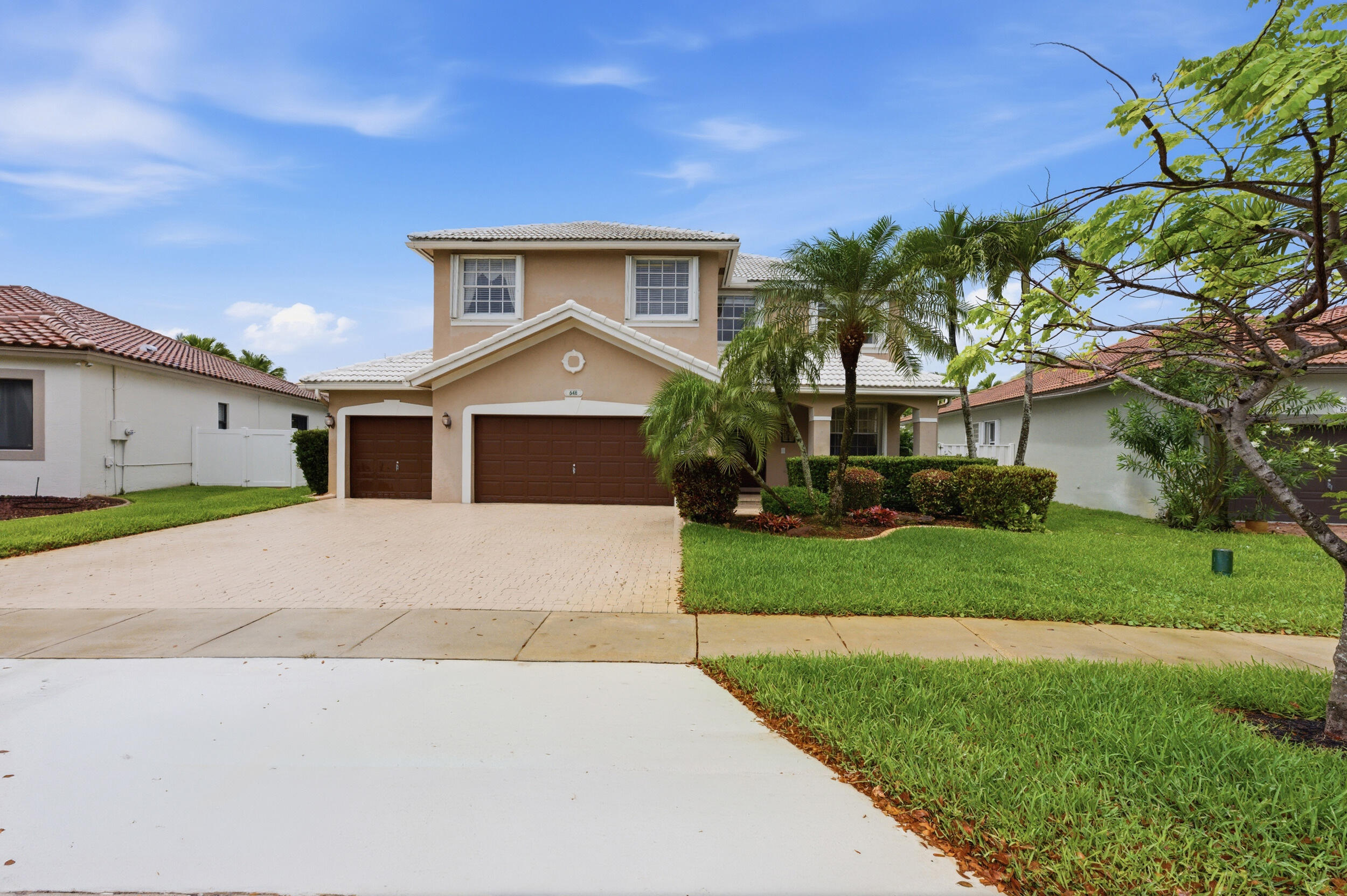 PEMBROKE SHORES - Residential