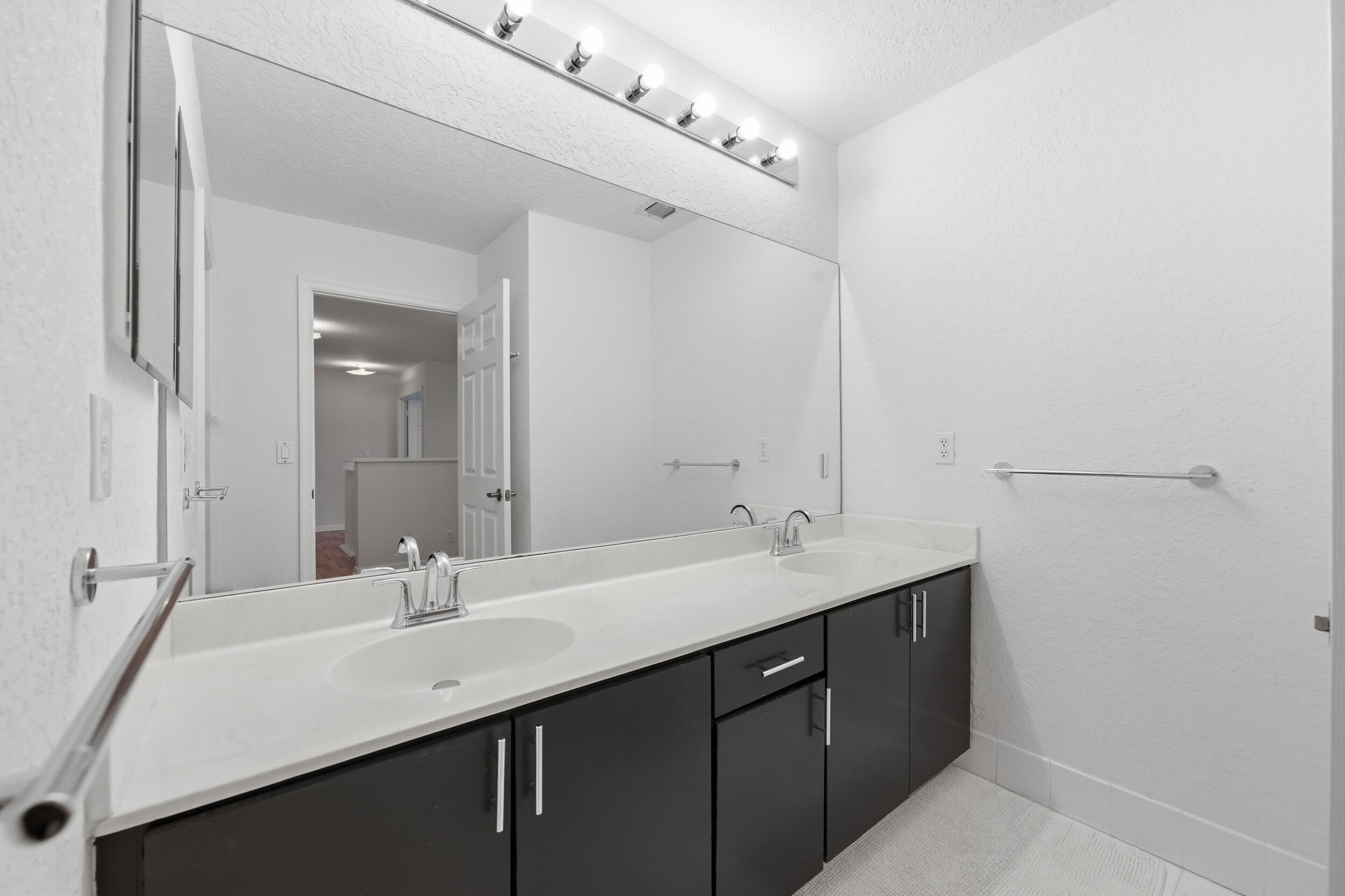 PEMBROKE SHORES - Residential