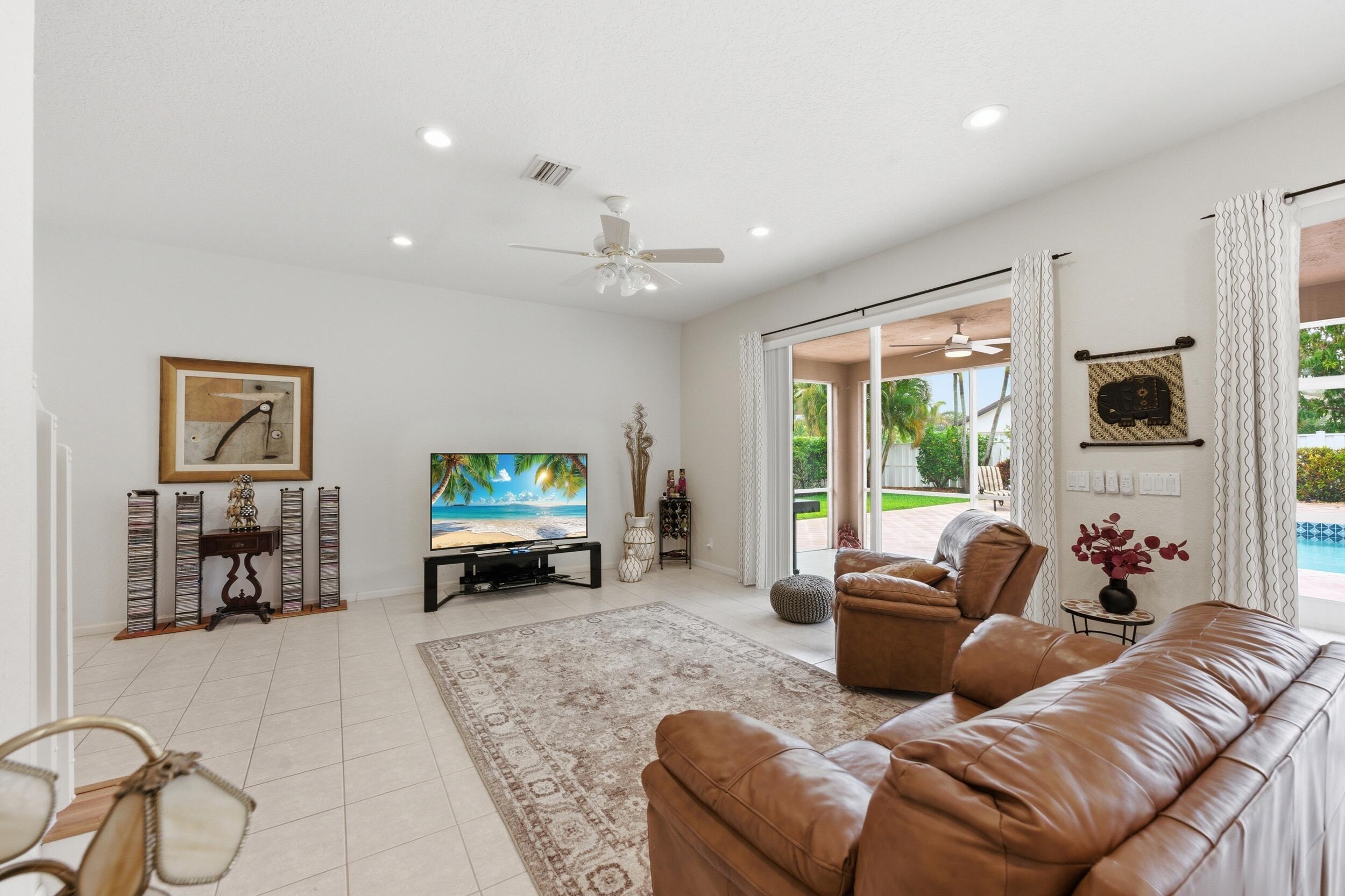 PEMBROKE SHORES - Residential