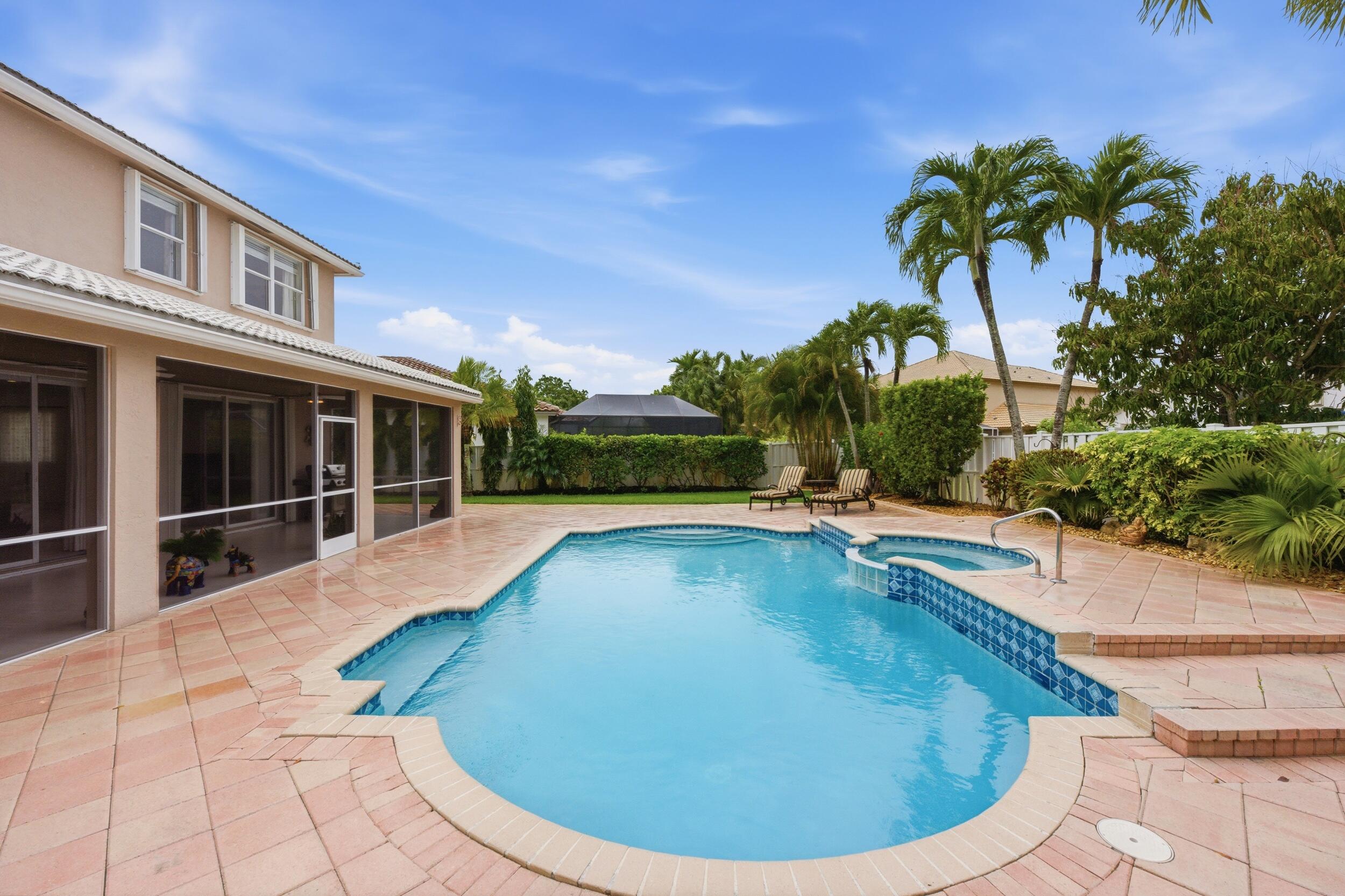 PEMBROKE SHORES - Residential