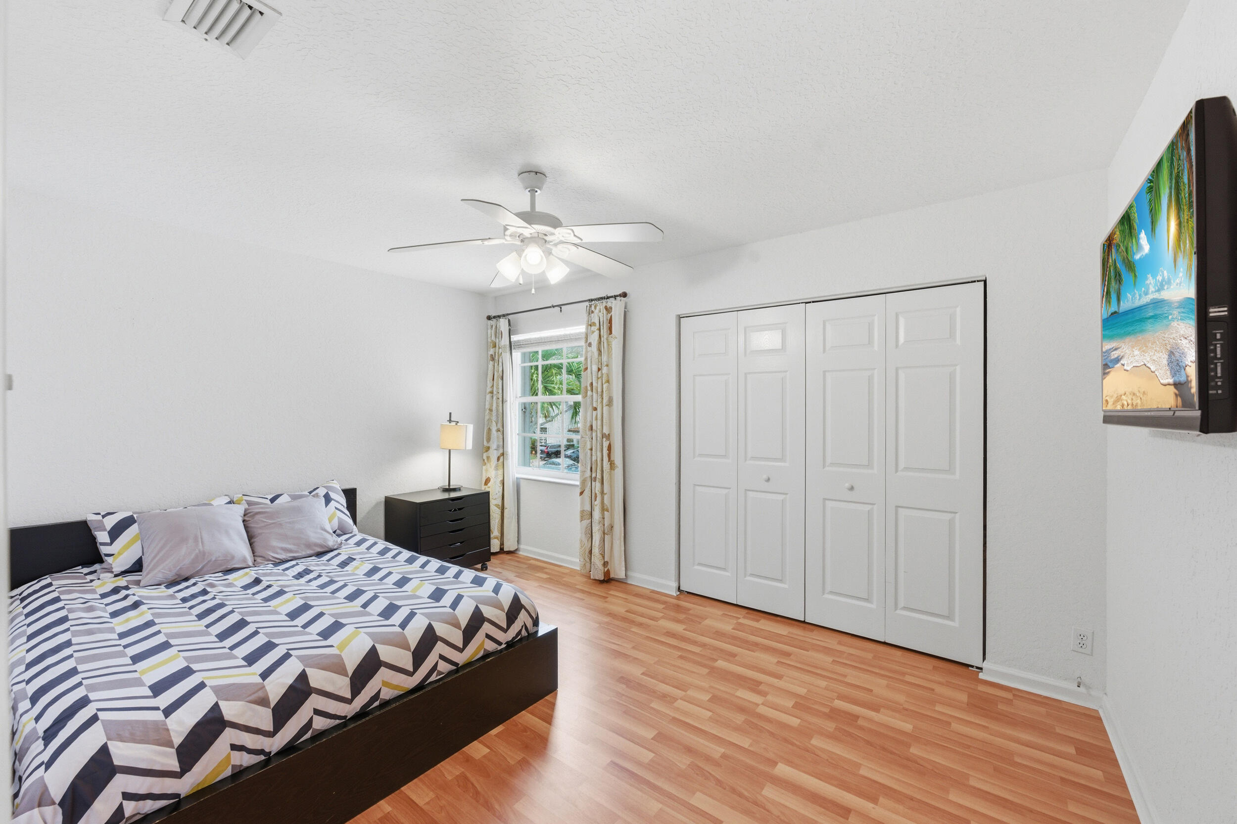 PEMBROKE SHORES - Residential