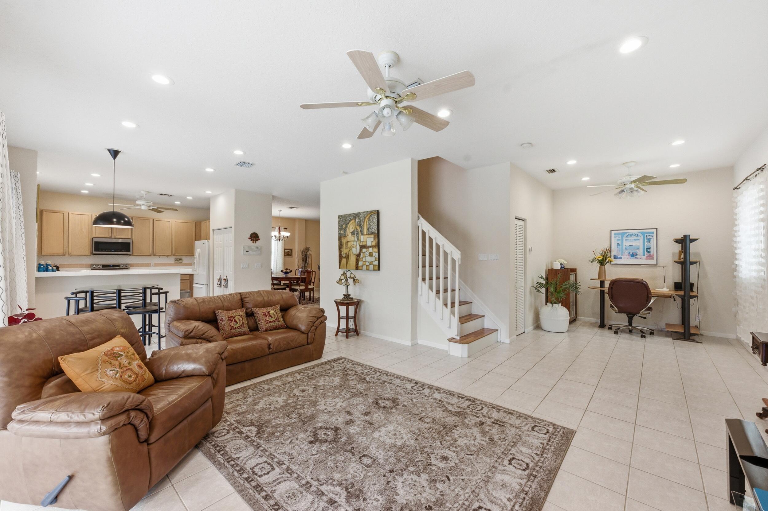 PEMBROKE SHORES - Residential