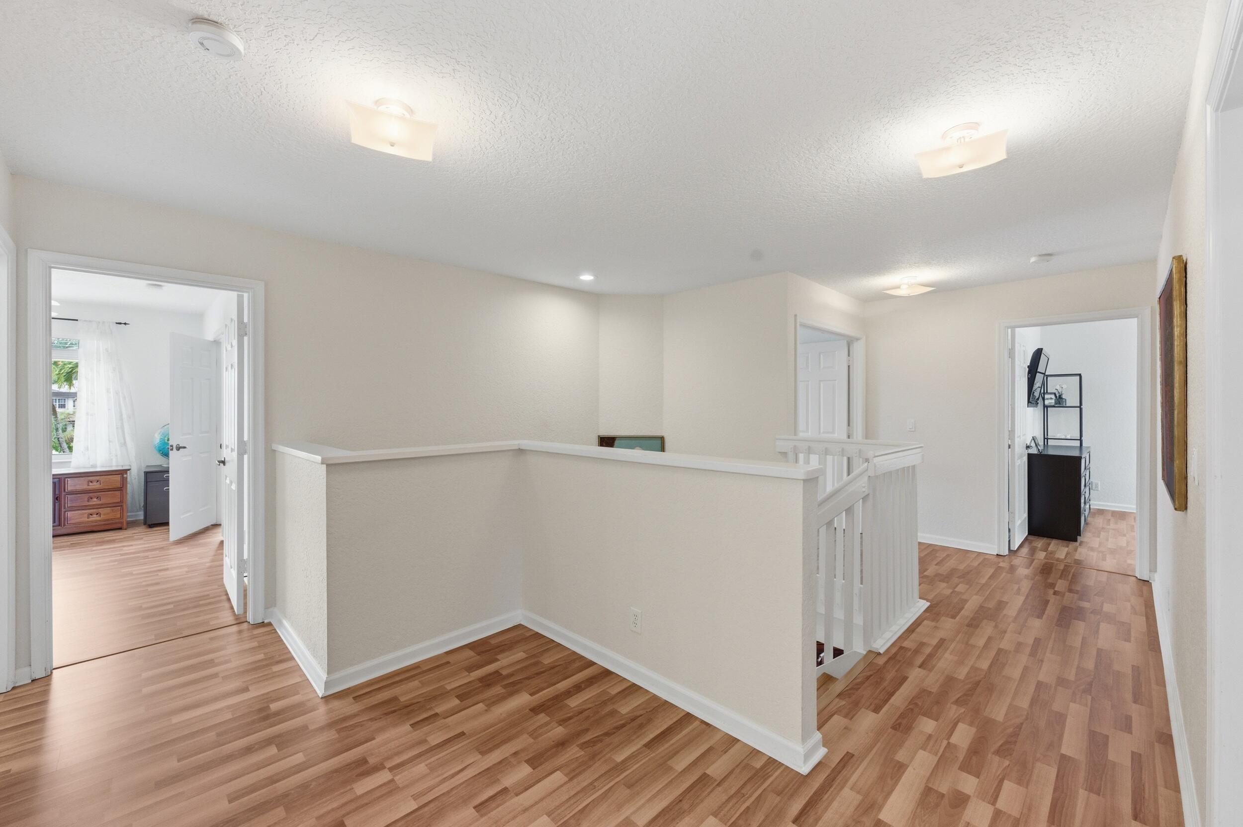 PEMBROKE SHORES - Residential