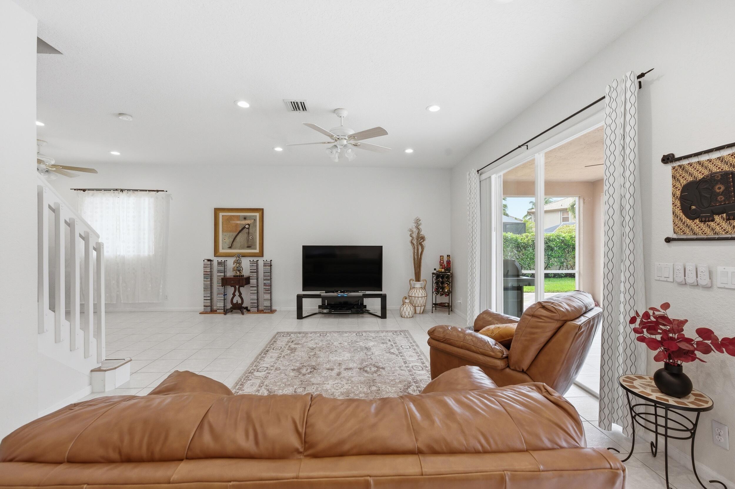 PEMBROKE SHORES - Residential