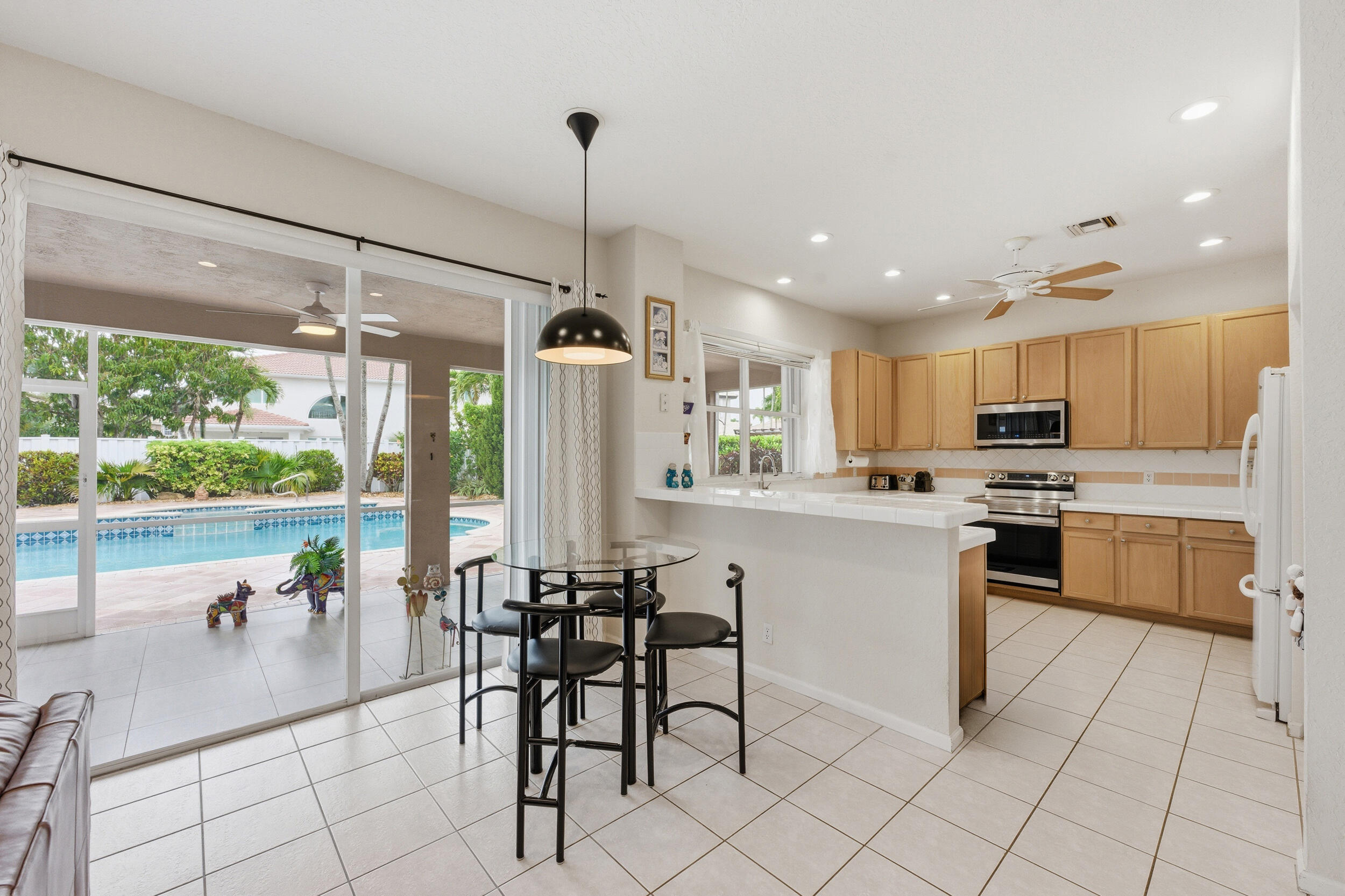 PEMBROKE SHORES - Residential