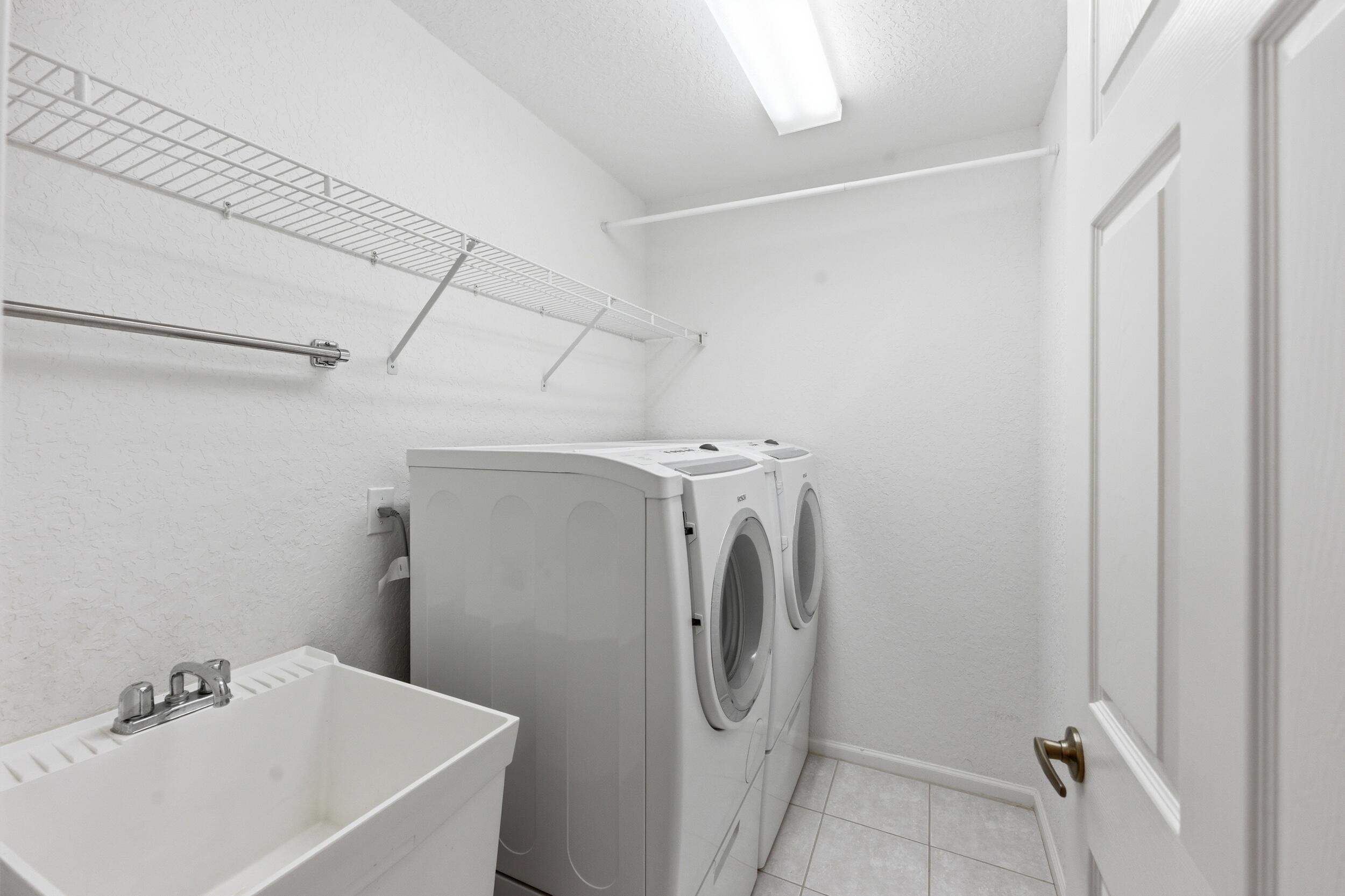 PEMBROKE SHORES - Residential