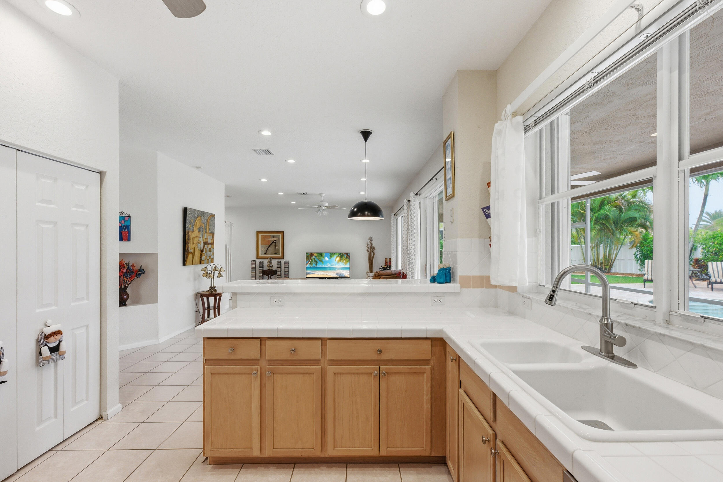 PEMBROKE SHORES - Residential