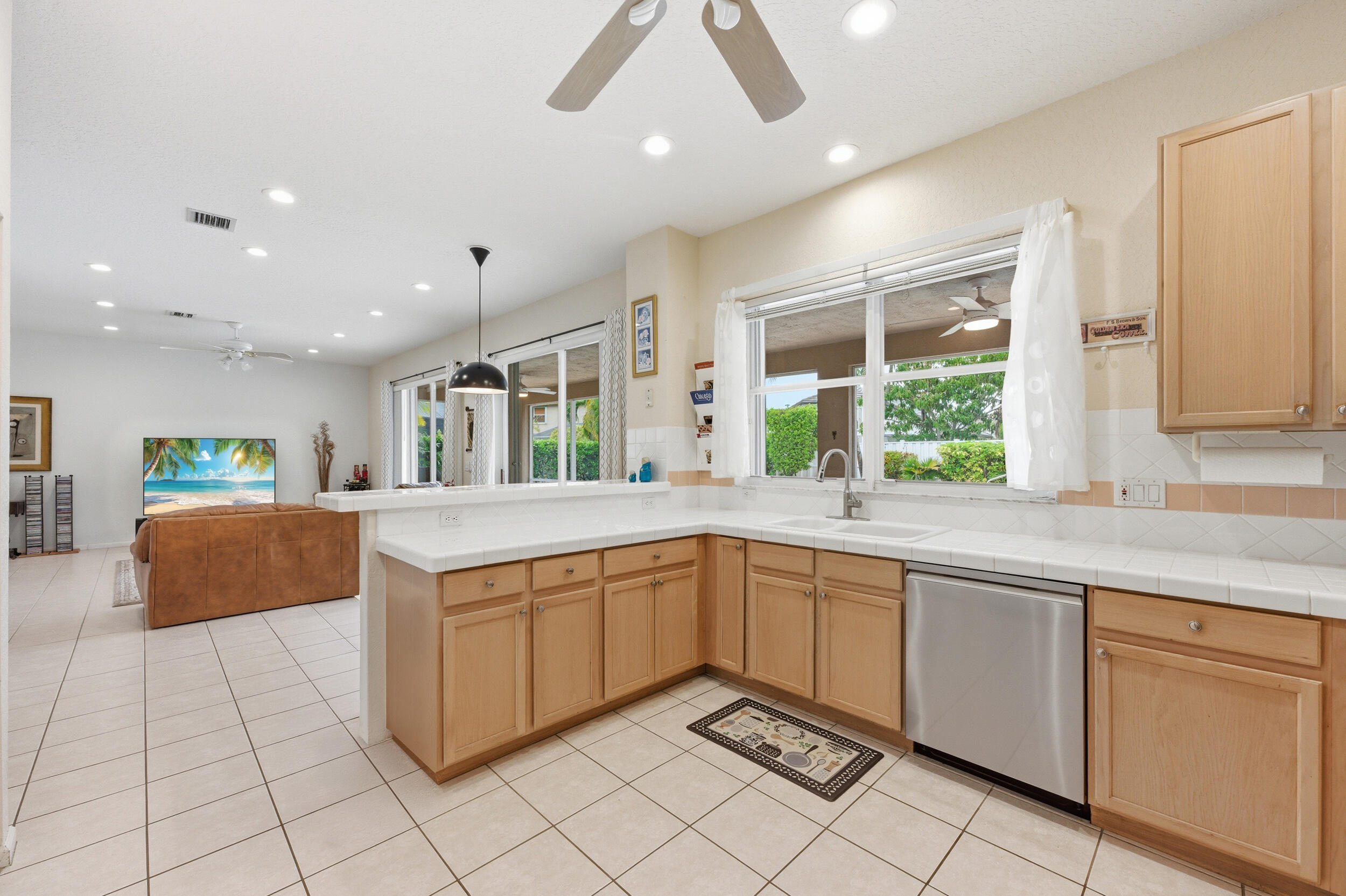 PEMBROKE SHORES - Residential