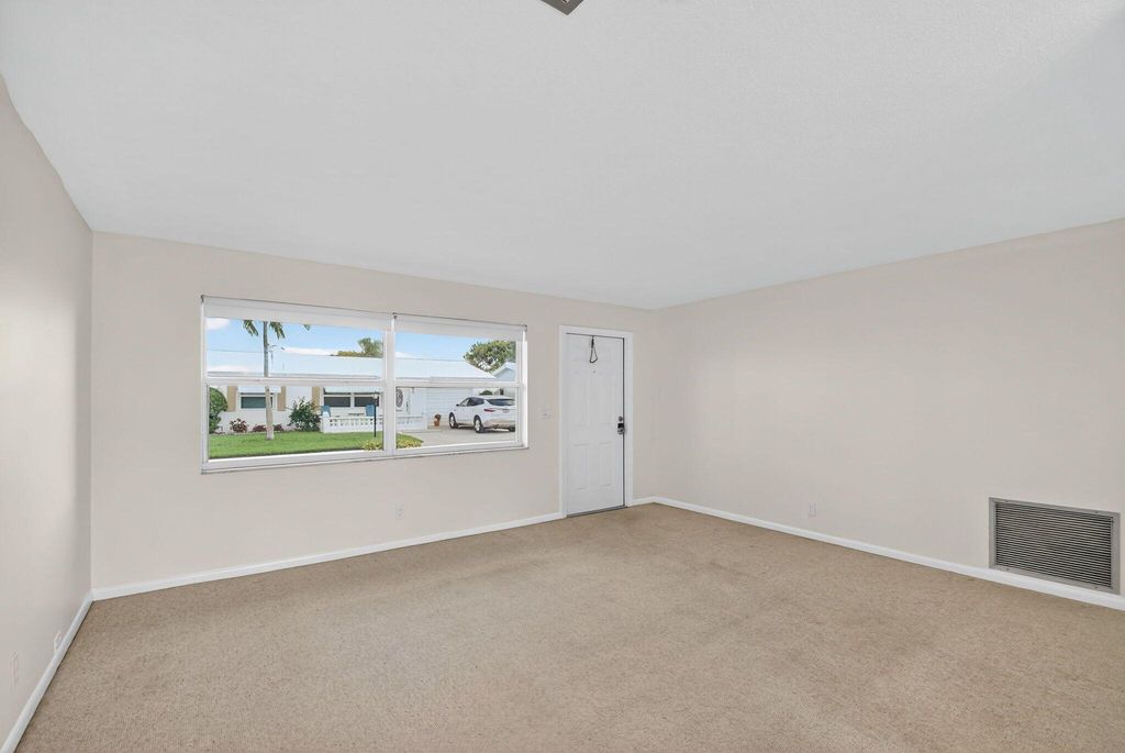 Photo of 909 SW 5th Court, Boynton Beach, FL 33426 (MLS # R11122618)