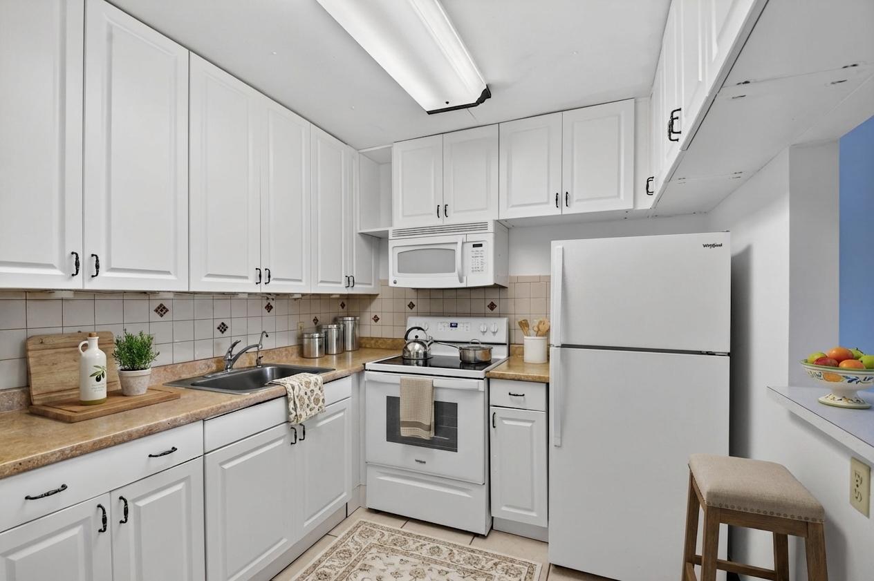 REGAL PALMS MAYFAIR CONDO - Residential